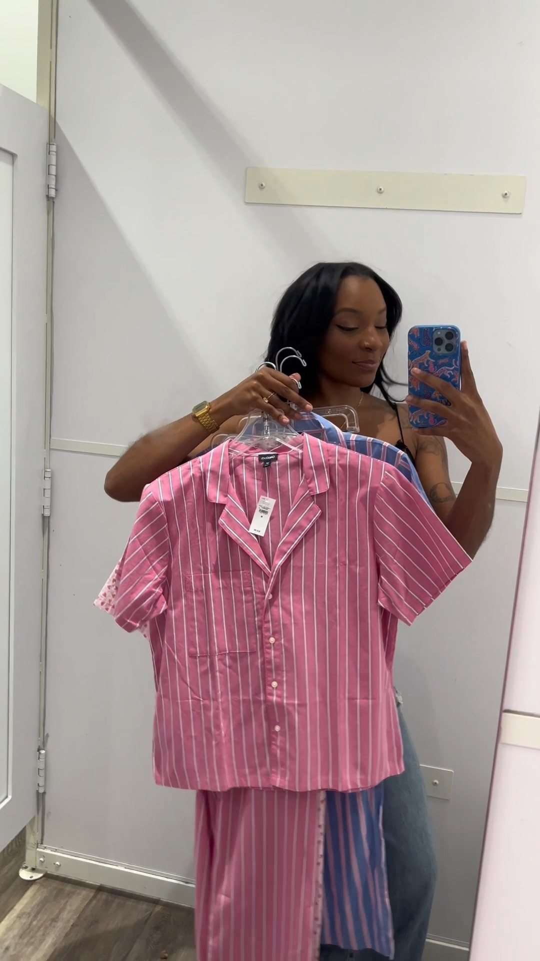 I’m 5’7 and wearing a medium in both top and bottoms  