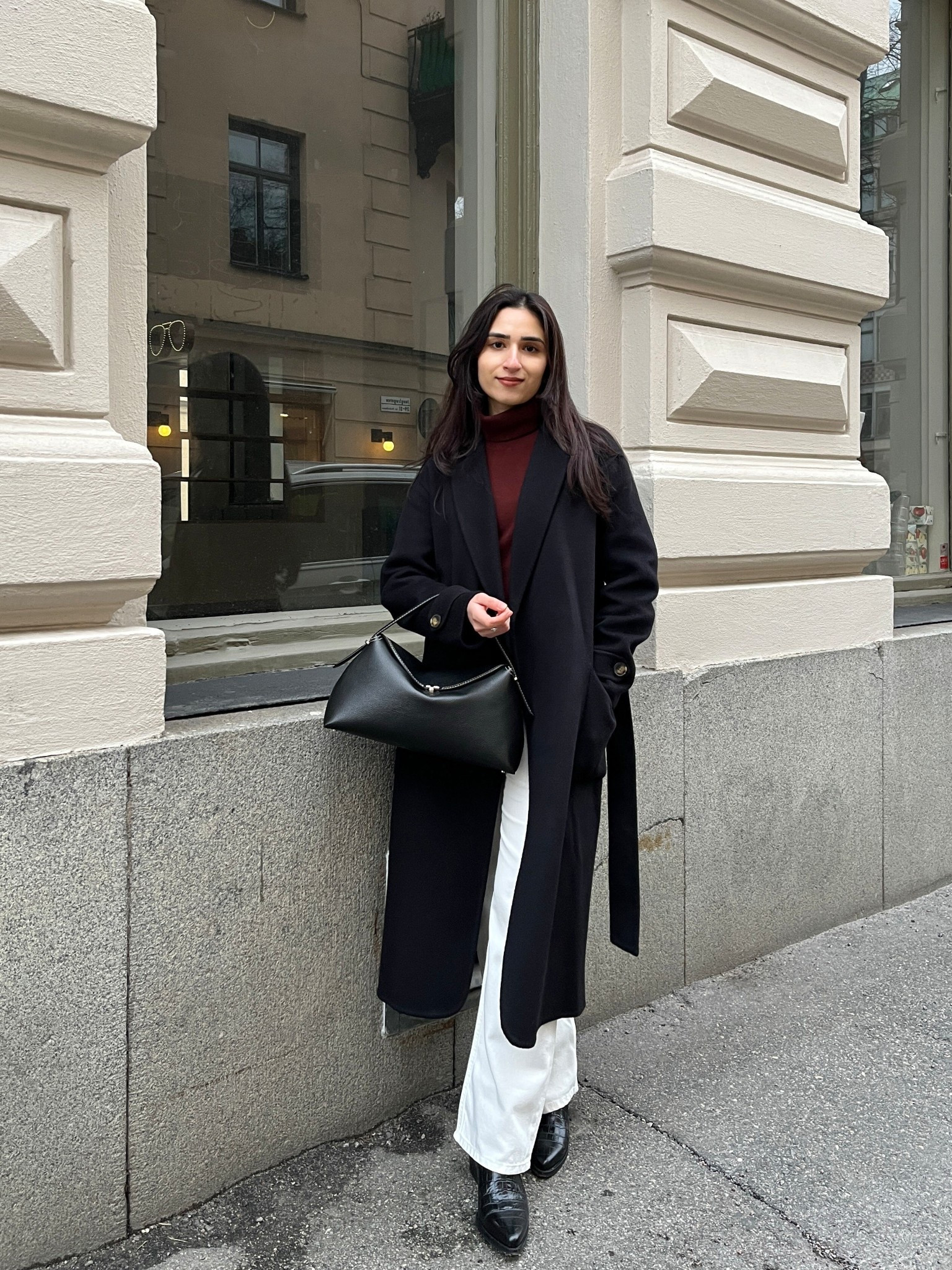 The perfect wrap style black coat🖤

Wool coat, White levis jeans, Toteme bag, Burgundy jumper, Chic winter outfit

#LTKworkwear #LTKluxury #LTKeurope