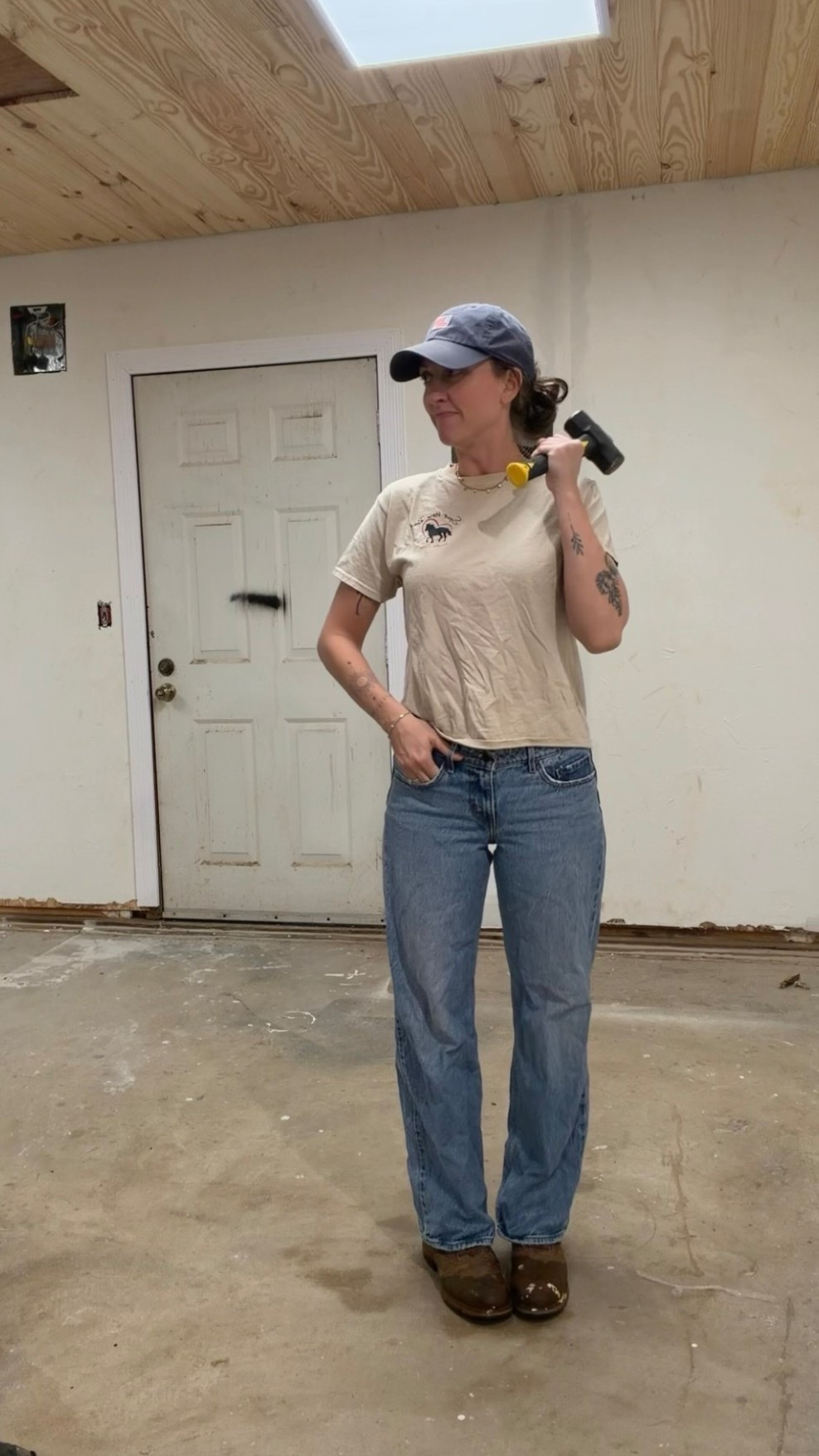 The jeans are the @levi low loose :) wearing the 27”