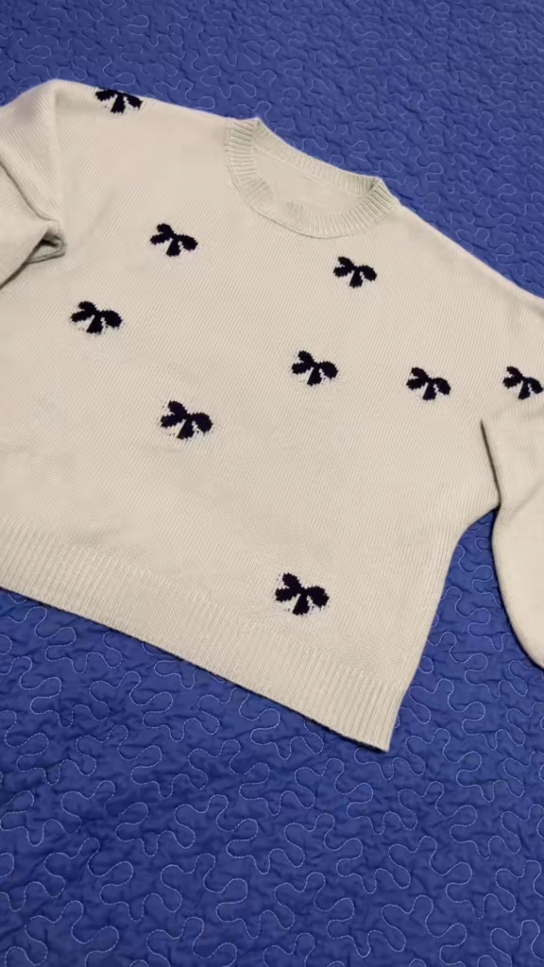 Cute sweater with bows#sweater#bows

#LTKTravel #LTKSeasonal