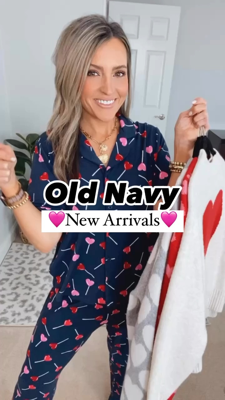 How adorable are these heart sweaters!♥️ Perfect for a galentines or even the office. TTS, wearing size small. All the jeans are also from old navy. They run generous IMO, size down if in betweenn

#LTKWatchNow #LTKSeasonal #LTKStyleTip