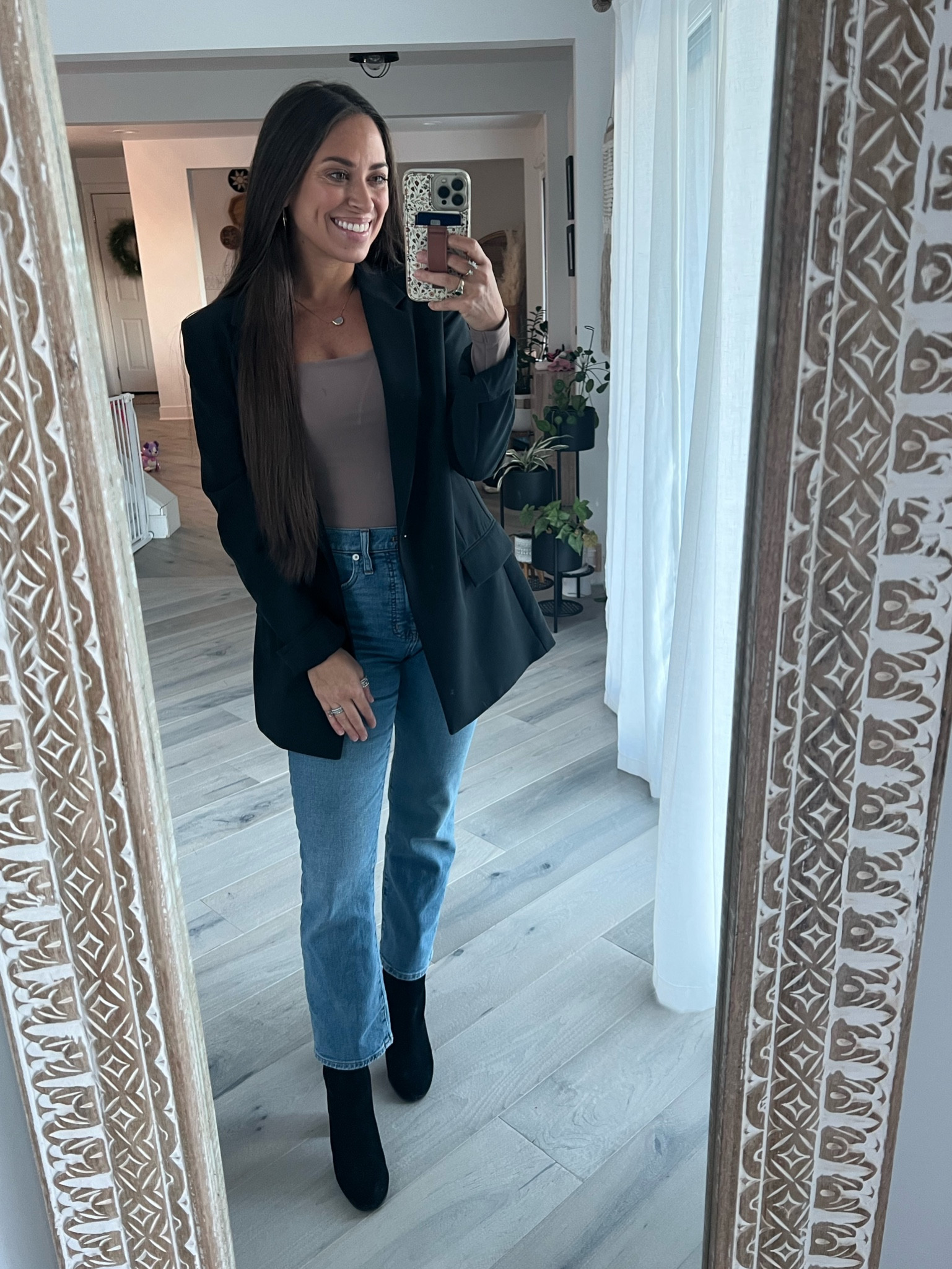 casual date night outfit! viral popular Amazon blazer // Abercrombie bodysuit // madewell jeans 

#LTKstyletip