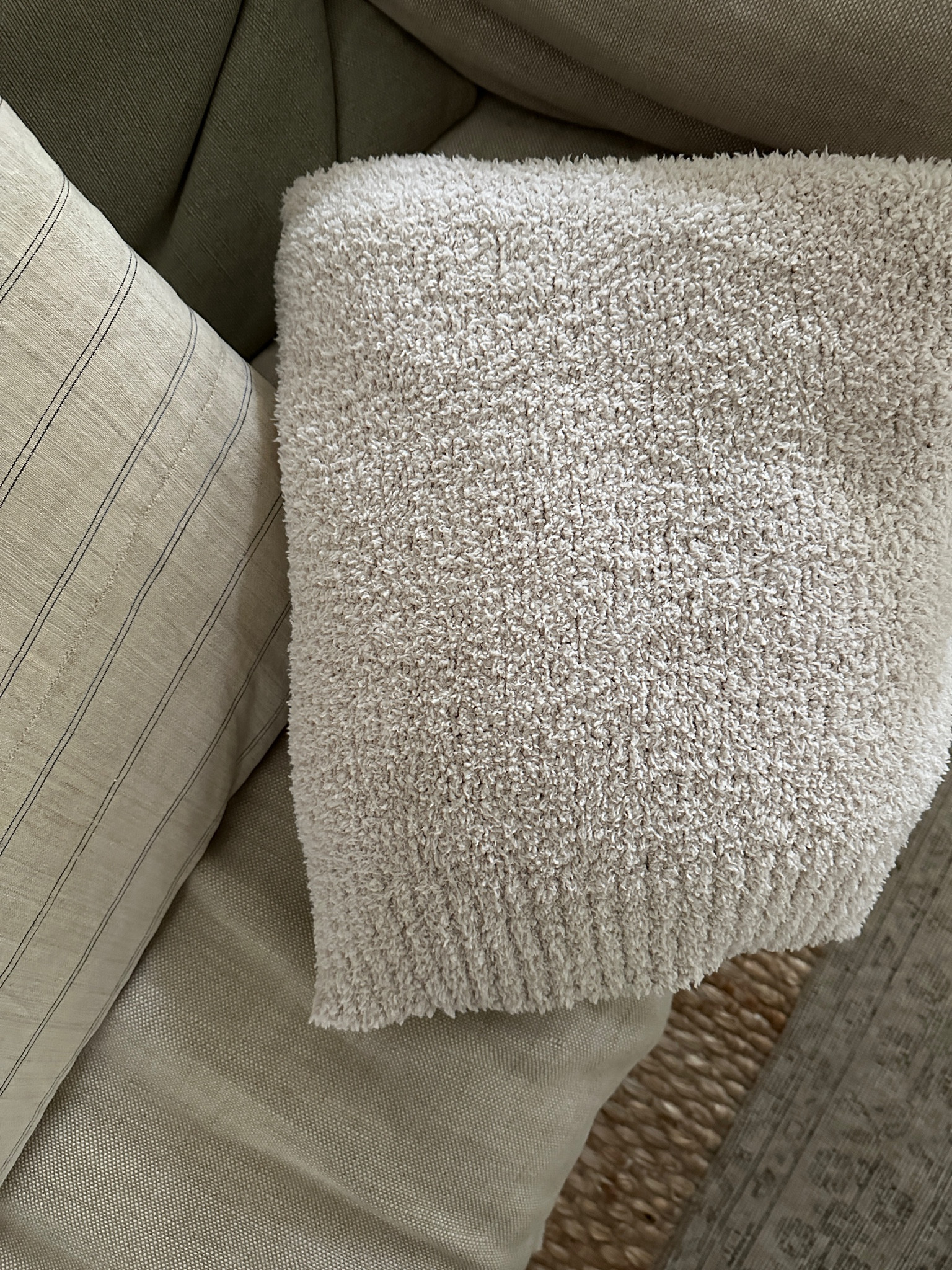 Softest throw blanket 🤎 

I’m looking for some new throws and decided to try this one out. It’s so soft and kid approved! 

Amazon
Amazon finds 
Home decor 
Living room 
Living room decor 

#LTKhome #LTKsalealert #LTKfindsunder50