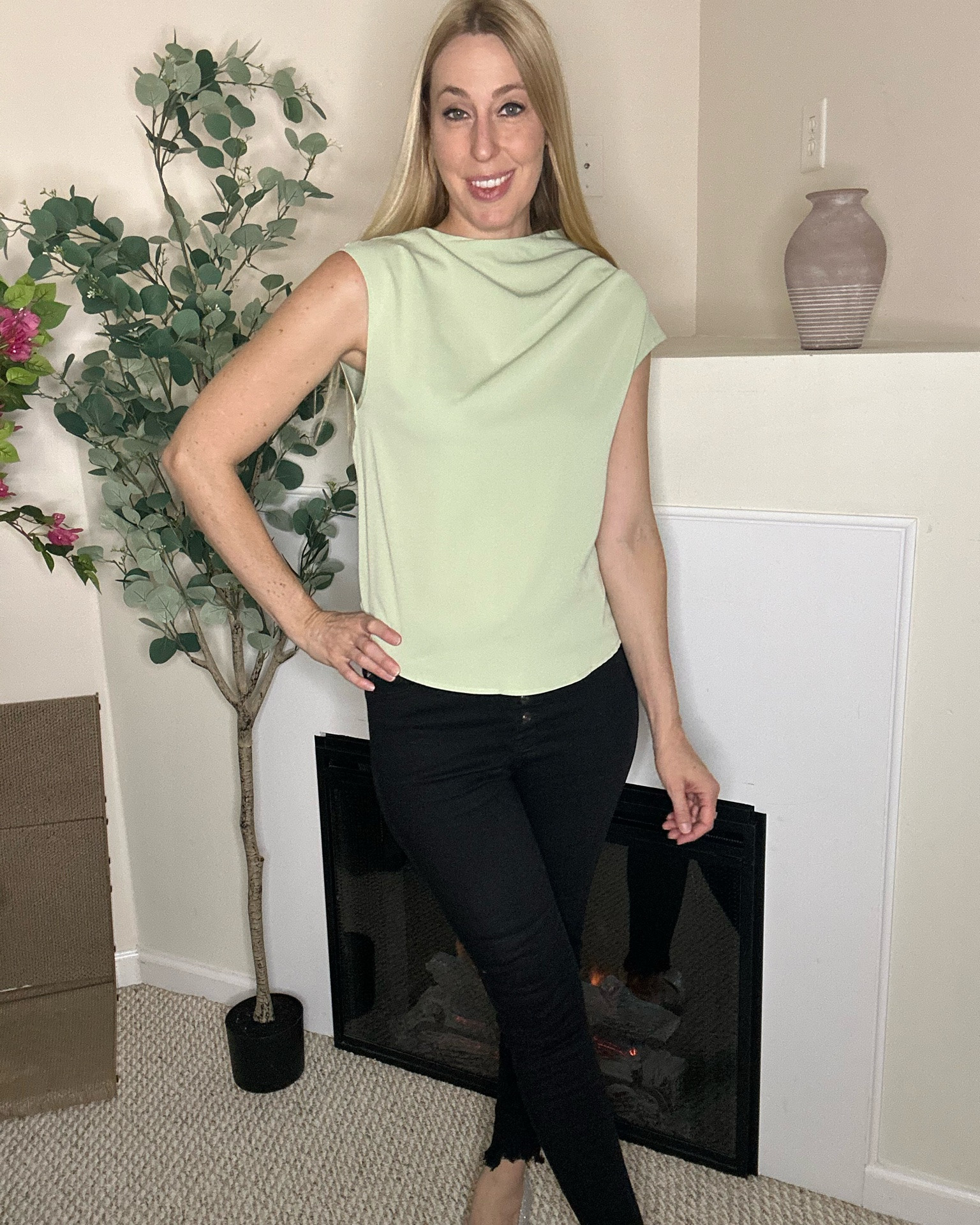 Light green blouse perfect for work or dress down with jeans like I have on 
🖤 fits loosely, no stretch, wearing small