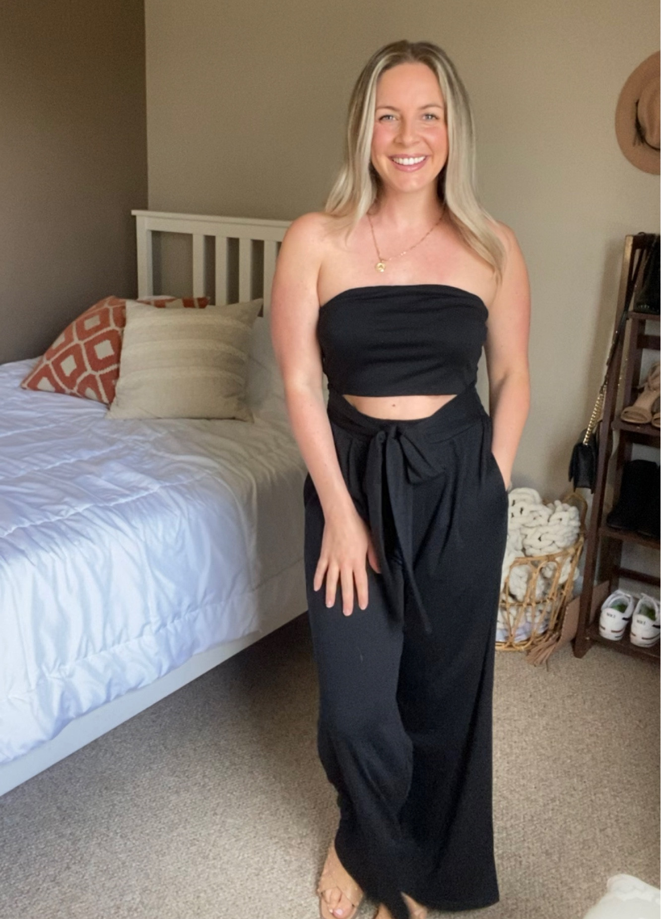 Women's Summer Casual Sleeveless Off Shoulder Strapless Cutout Tie Waist Wide Leg Jumpsuit Romper

Size small, plenty of room