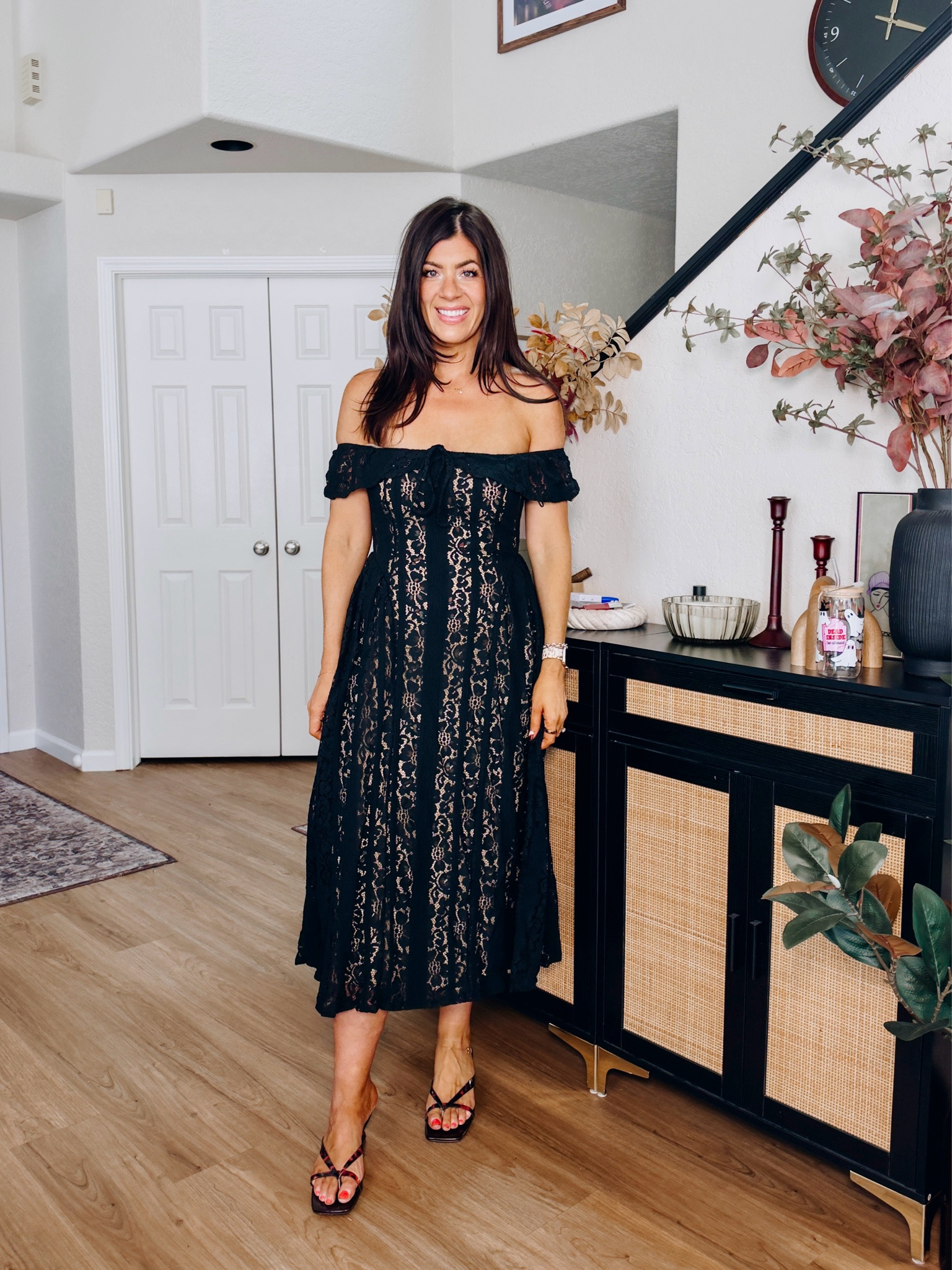 Fall fashion
Large lace dress