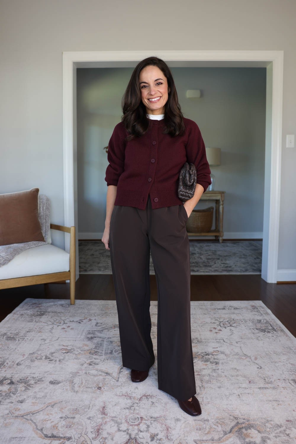 Three pairs of comfortable pull on pants for petites! 

Quince Crepe Pants: xs / 11” rise / 28” inseam 
Sweater (Quince): xs 
White t-shirt (Old Navy): petite xs 
Shoes linked are similar 

For size comparison, I’m 4’10” 105lbs. My measurements are 32”, 24”, 36”. I typically wear petite xxs/00/24 and have a 25” ankle inseam and a 27.5-28” full length inseam.