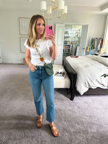 An outfit of basics is always a fav. The exact wash of these jeans isn’t available anymore, but the style is in other washes. I got my normal size in PETITE, so that they would be ankle length. 

#LTKFindsUnder50 #LTKxMadewell #LTKItBag
