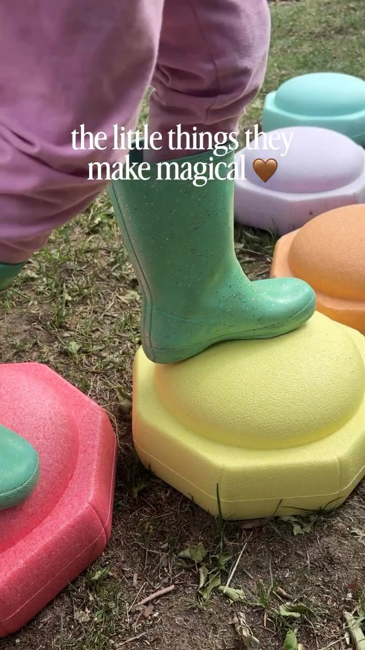 the way she turns something so small into something magical… I hope she never loses that 🤎

#momlife
#preschoolerlife
#letthembelittle
#childhoodunplugged
#ad