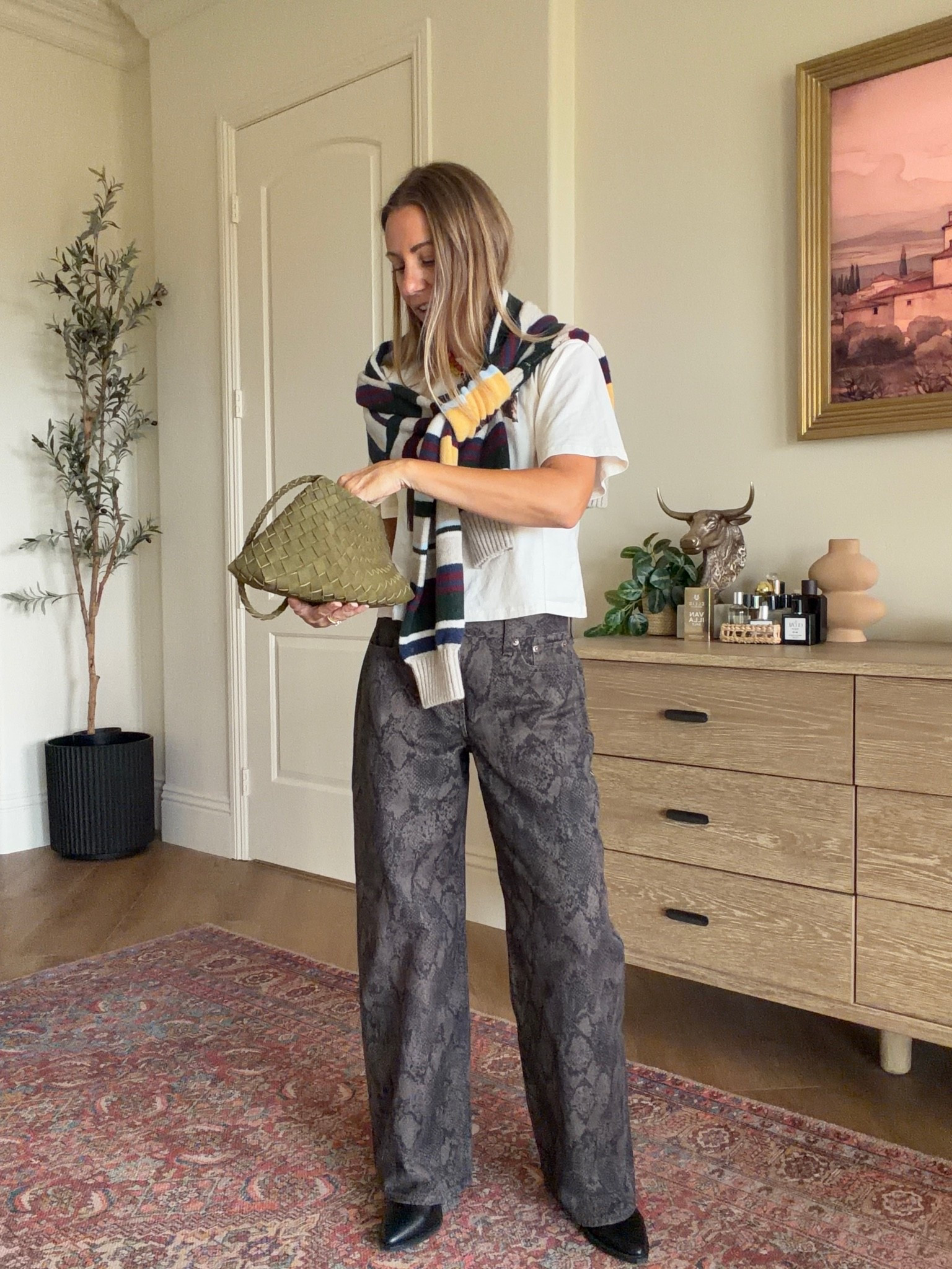 Todays Abercrombie outfit
20% off code AFLTK
snakeskin denim size 24 short curve
Old tee
Sweater size xs