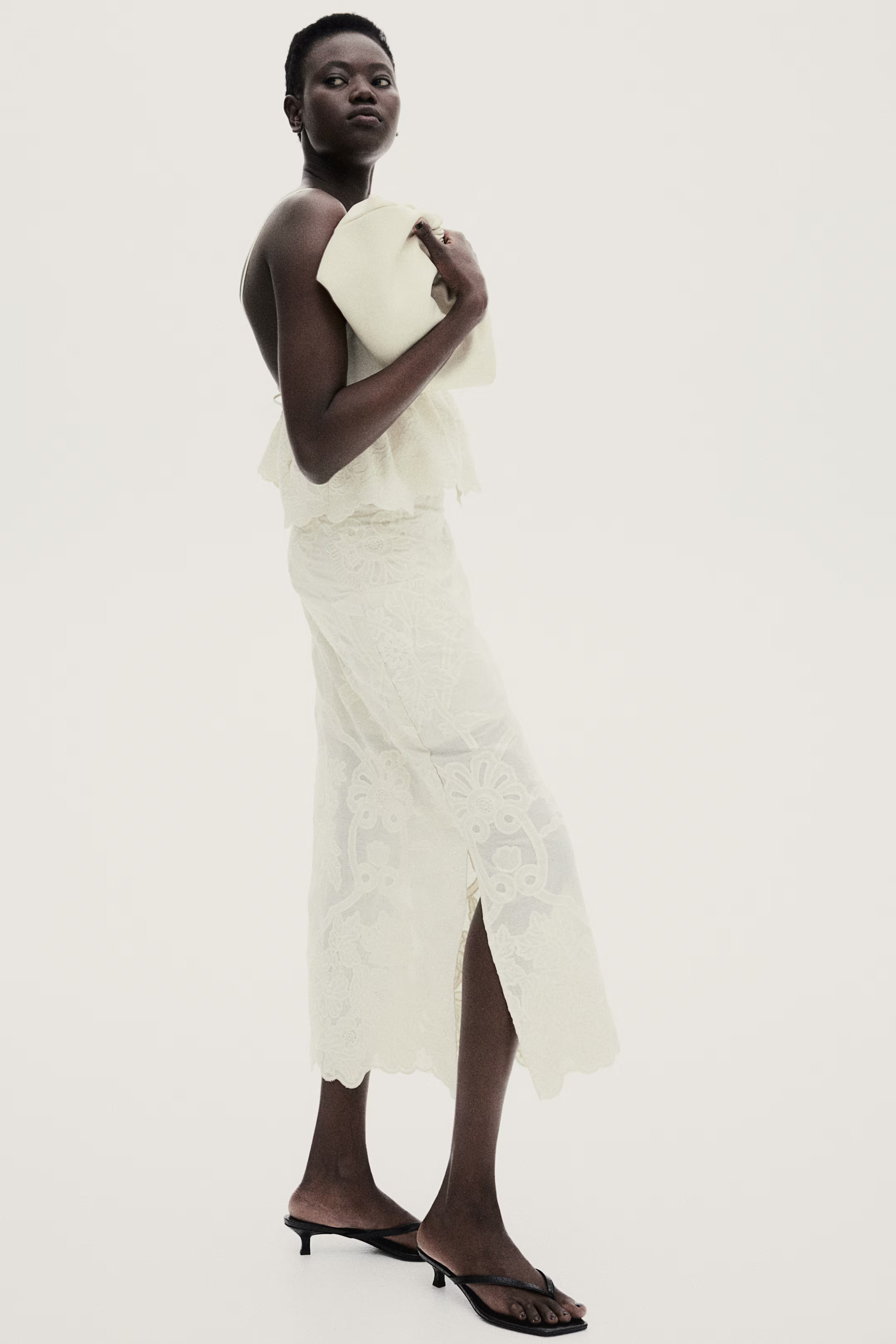 Embroidered pencil skirt | H&M (UK, MY, IN, SG, PH, TW, HK)