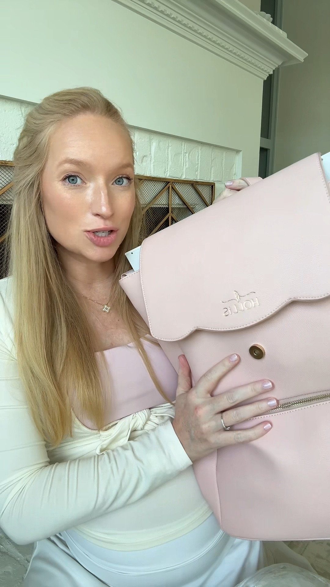 What’s in my hospital bag for baby #2!

Diaper bag // baby favorites 