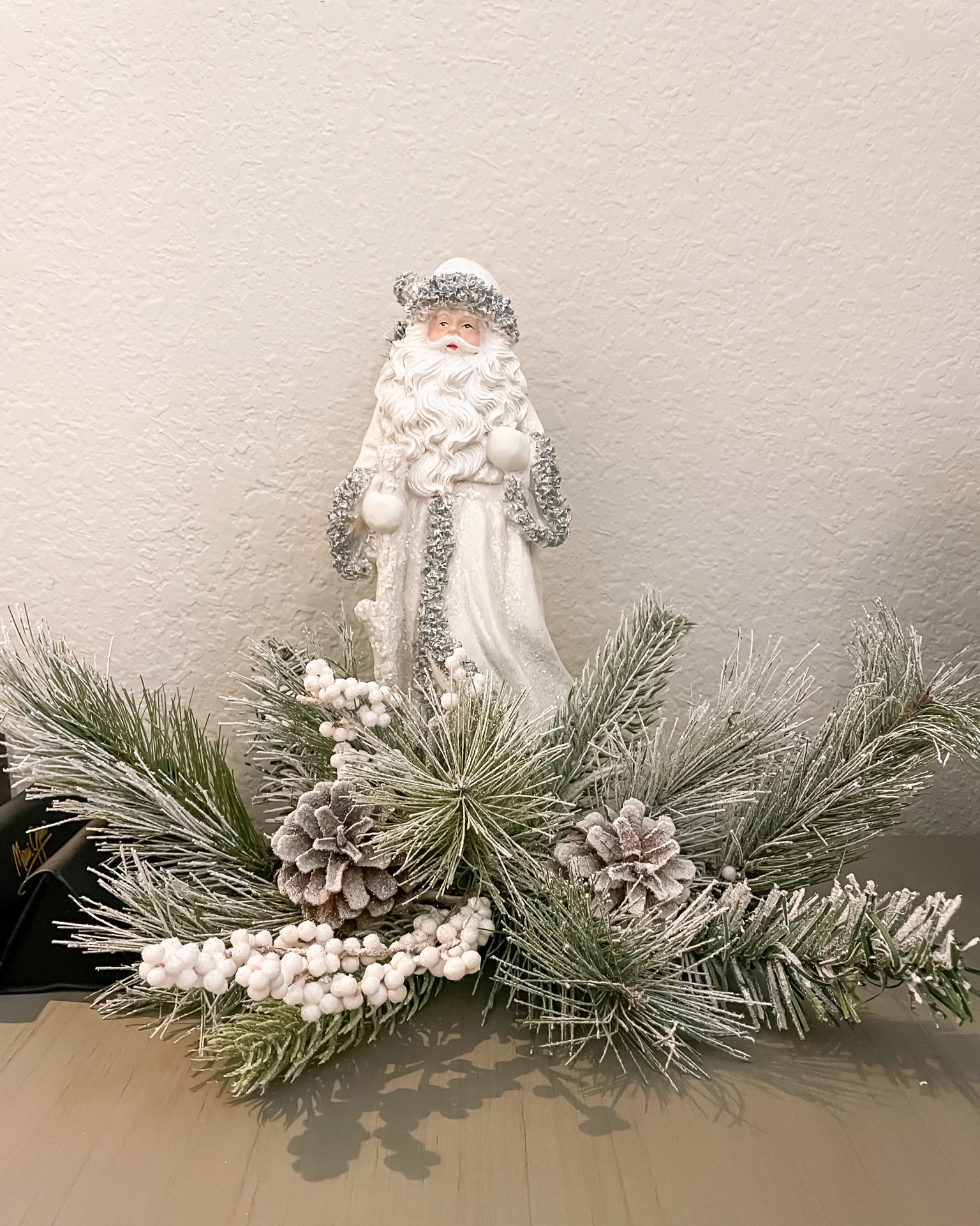 Santa in our entryway 🎅🏻🤍

#LTKHoliday #LTKSeasonal