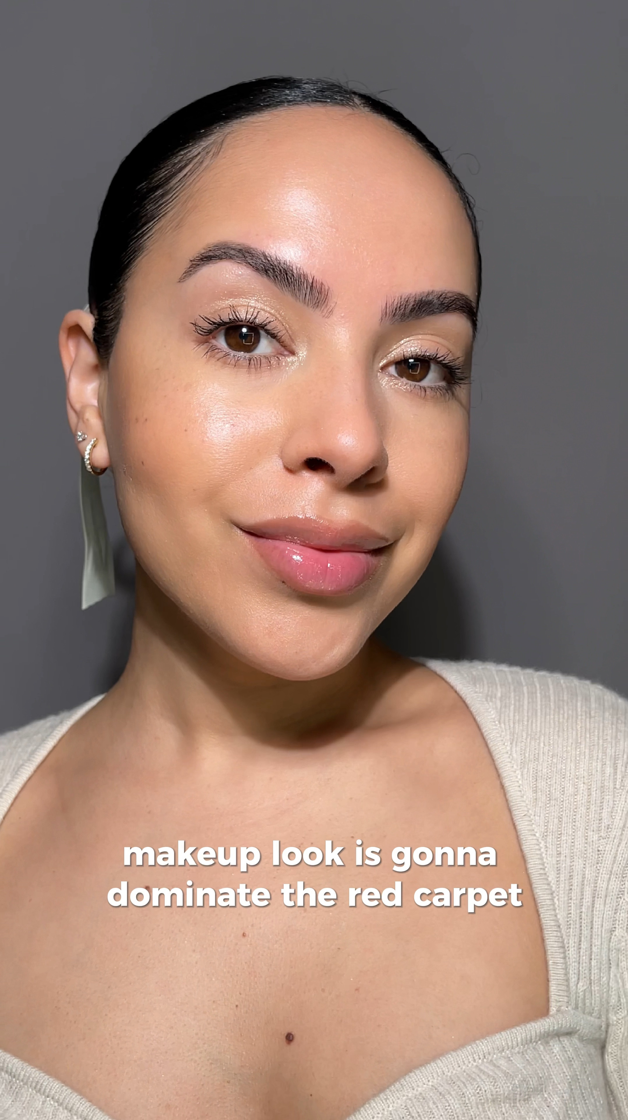 My makeup trend prediction for this year’s Oscar’s: ✨Pealescent Glass Glow✨ Follow along as I create the look using Bobbi Brown classics.
#bobbibrownpartner

#LTKstyletip #LTKbeauty #LTKVideo
