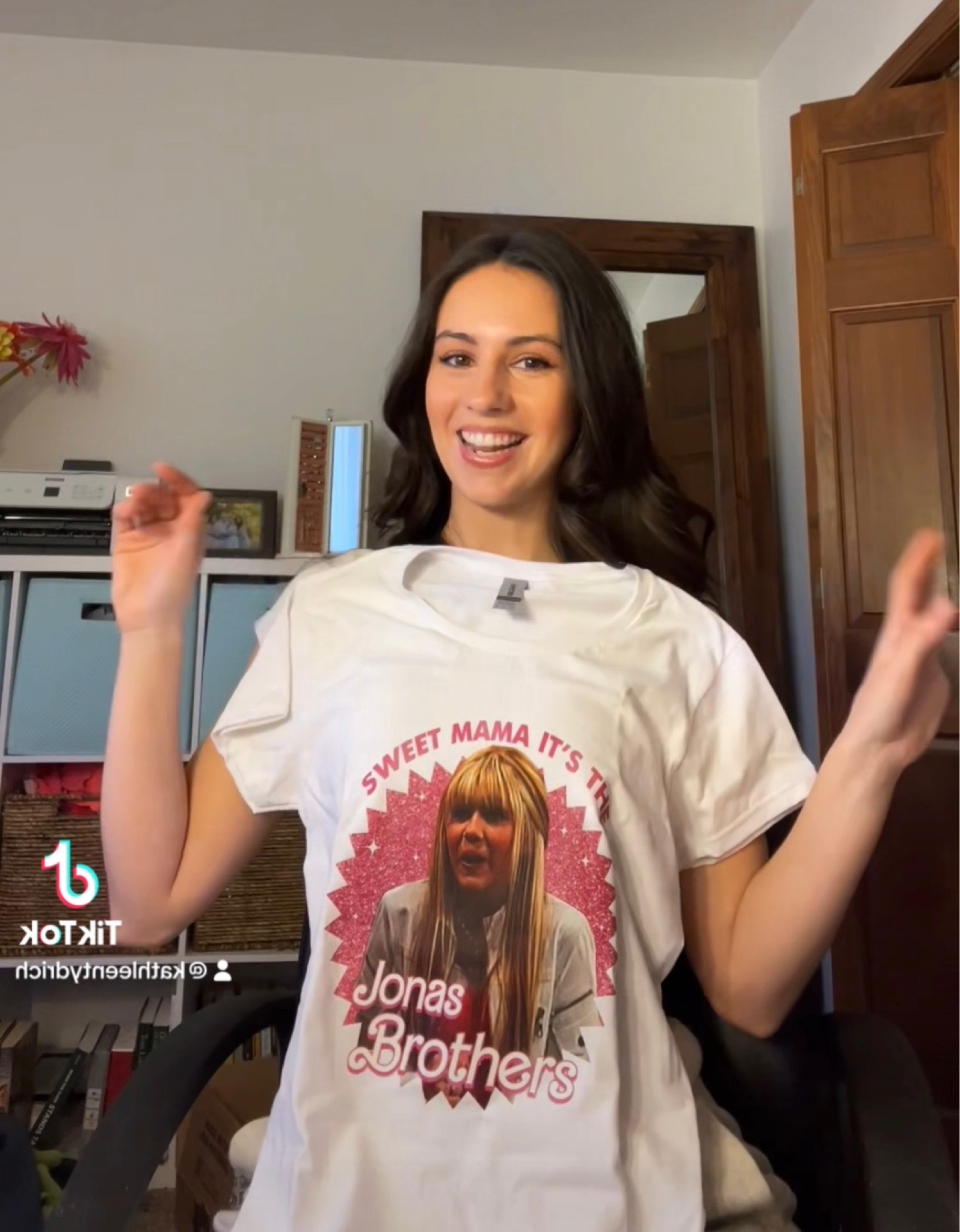 Hannah Montana shirt, Jonas brothers shirtt

#LTKfindsunder50