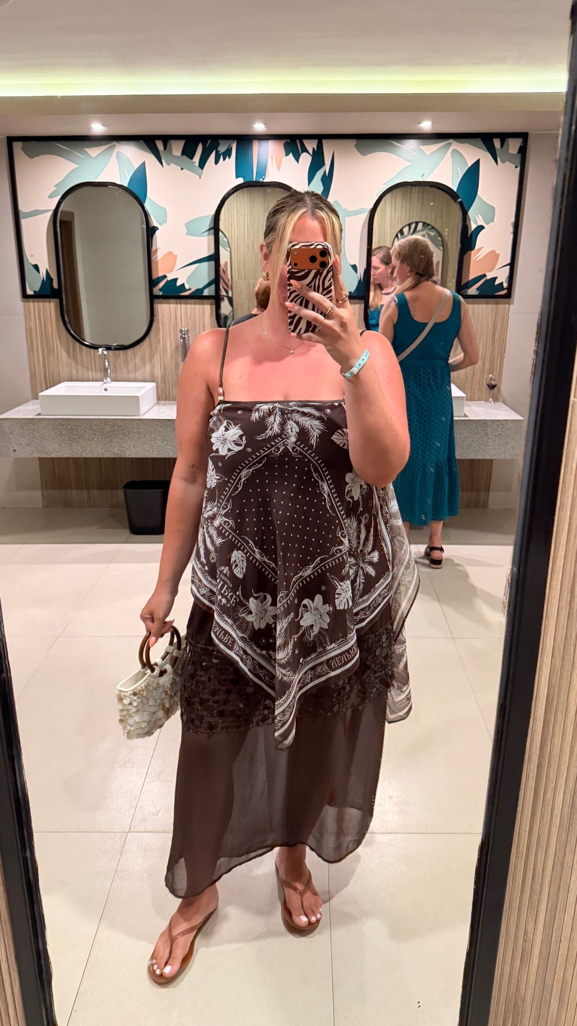 wearing a xl 🧡