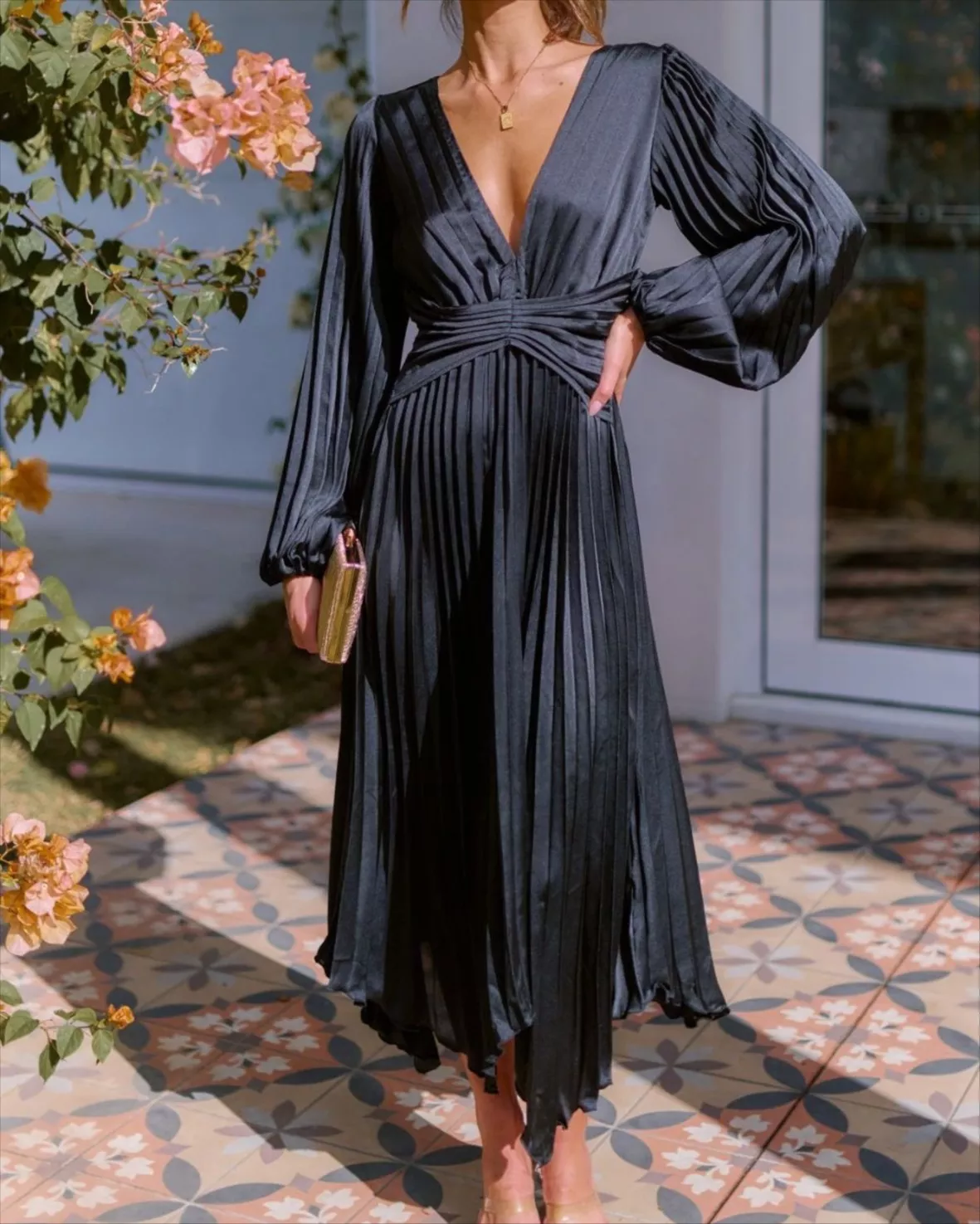 black dress fall outfmvch dresses for women fashion sequin stitching folds sleeveless club womens dresses dresses is wearing an XS Creative Layering with a Black