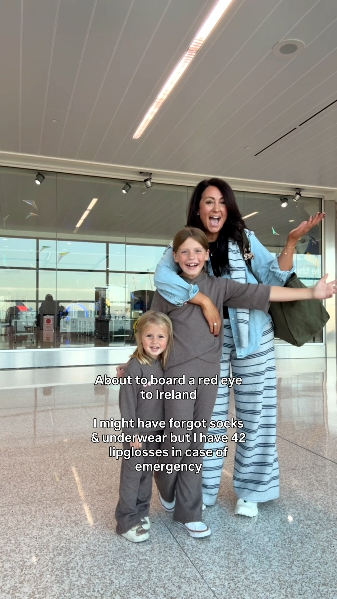 Travel outfits to Ireland plus travel items that keep our kids busy! 🍀🇮🇪