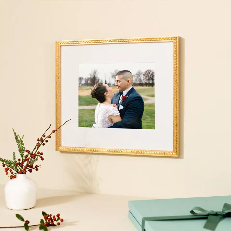 Linen Mat Picture Frame | Holiday Gift Box | Framebridge | Framebridge