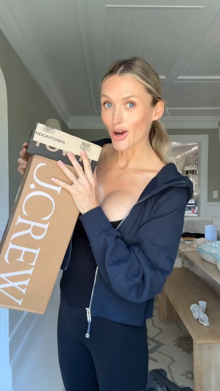 It feels gooooood to be back! Here's a little unboxing of some orders that have been piling up. Let me know if you want to see a try on of these looks styled! 

 #LTKootd #LTKmomlife #LTKSaleAlert