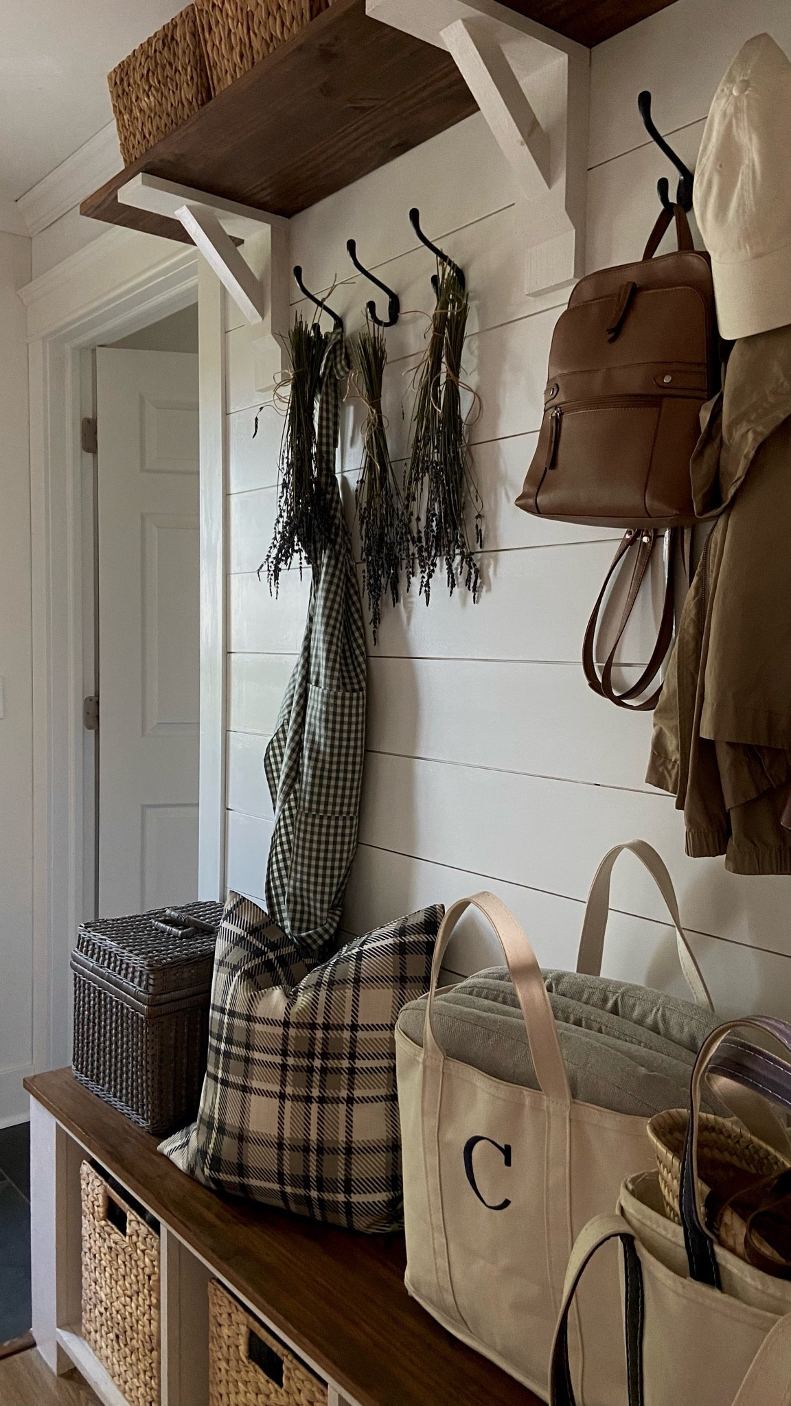 Messy summer mudroom.🤍

CREEKLINEHOUSE for 25% off Two Pages!

#LTKcanada #LTKhome #LTKsummer