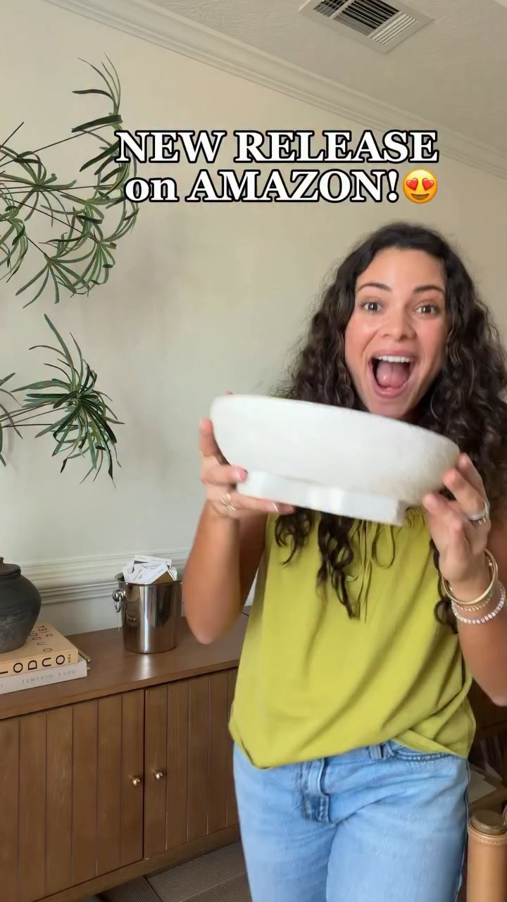 How CUTE is this bowl!!! 🎉Type “AMAZON” for the links to this beauuutiful new release bowl from Amazon! 😍🤎 Incredible for your kitchen styling, console table, coffee table or as a fruit bowl! The absolute best home decor Amazon finds! Amazon kitchen spring