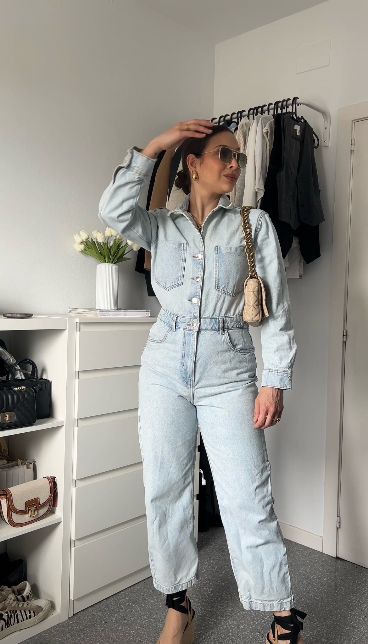 Outfit con mono vaquero🩵
Ref: ZARA:  0108/031 Azul claro. 
De todas formas te dejo otra opción. 

#LTKstyletip #LTKeurope