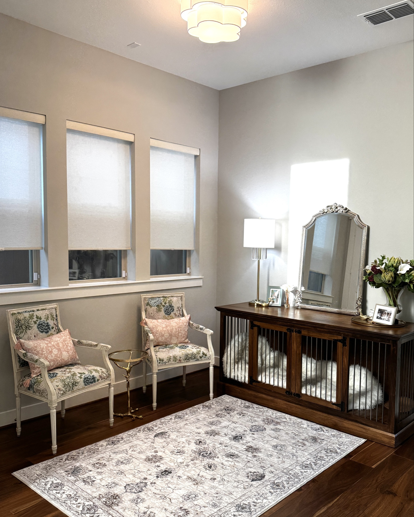 Entryway Decor

#everypiecefits

Foyer
Pet crate furniture 
Area rug
Leaving mirror
Wall mirror
Console
Home decor
Home design 
Interior design 
Formal chairs
Upholstered chairs
Armed chairs 