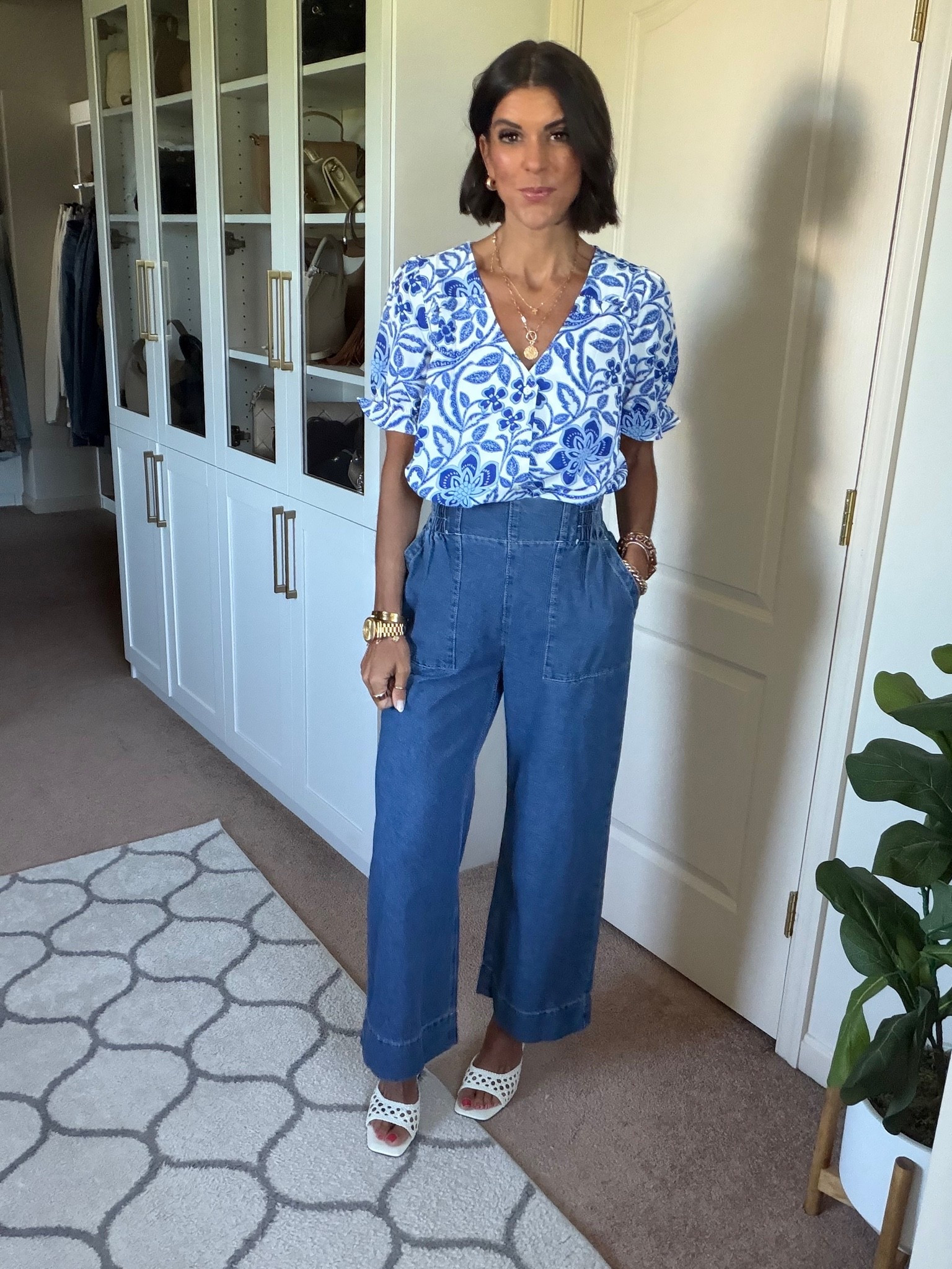 I’m 5’5” and in size small in top size 4 in jeans

#LTKgrwm #LTKmomlife #LTKdayinmylife