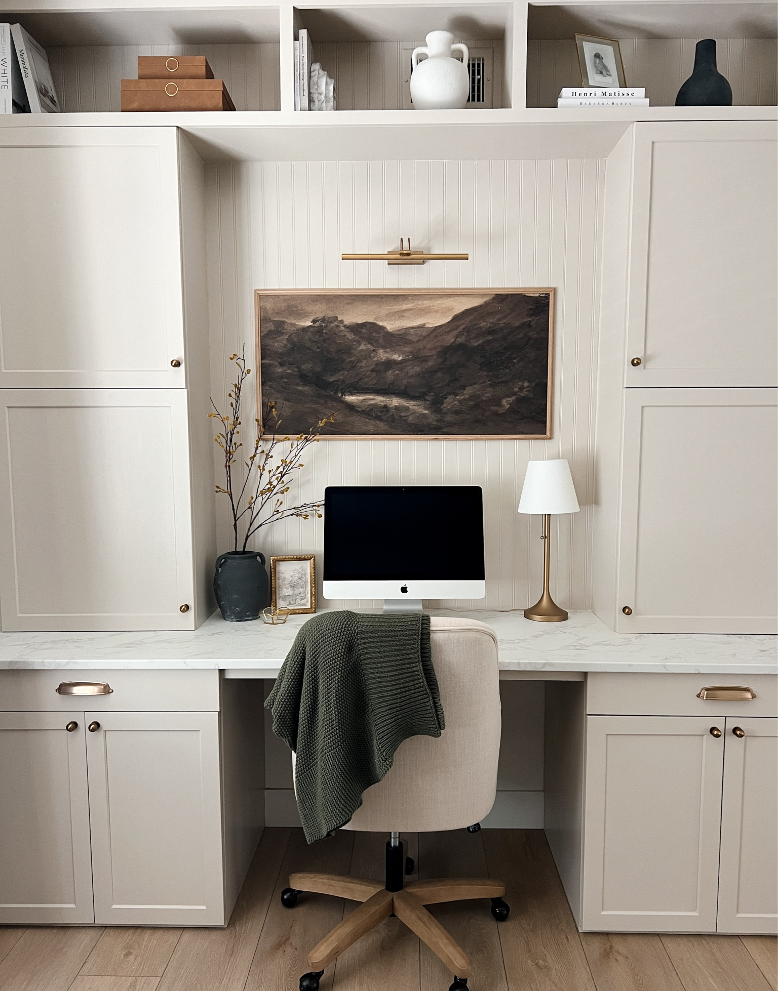 Home office 💫 
Desk
Shelf Decor
Office Chair

#LTKFindsUnder100 #LTKHome #LTKSaleAlert