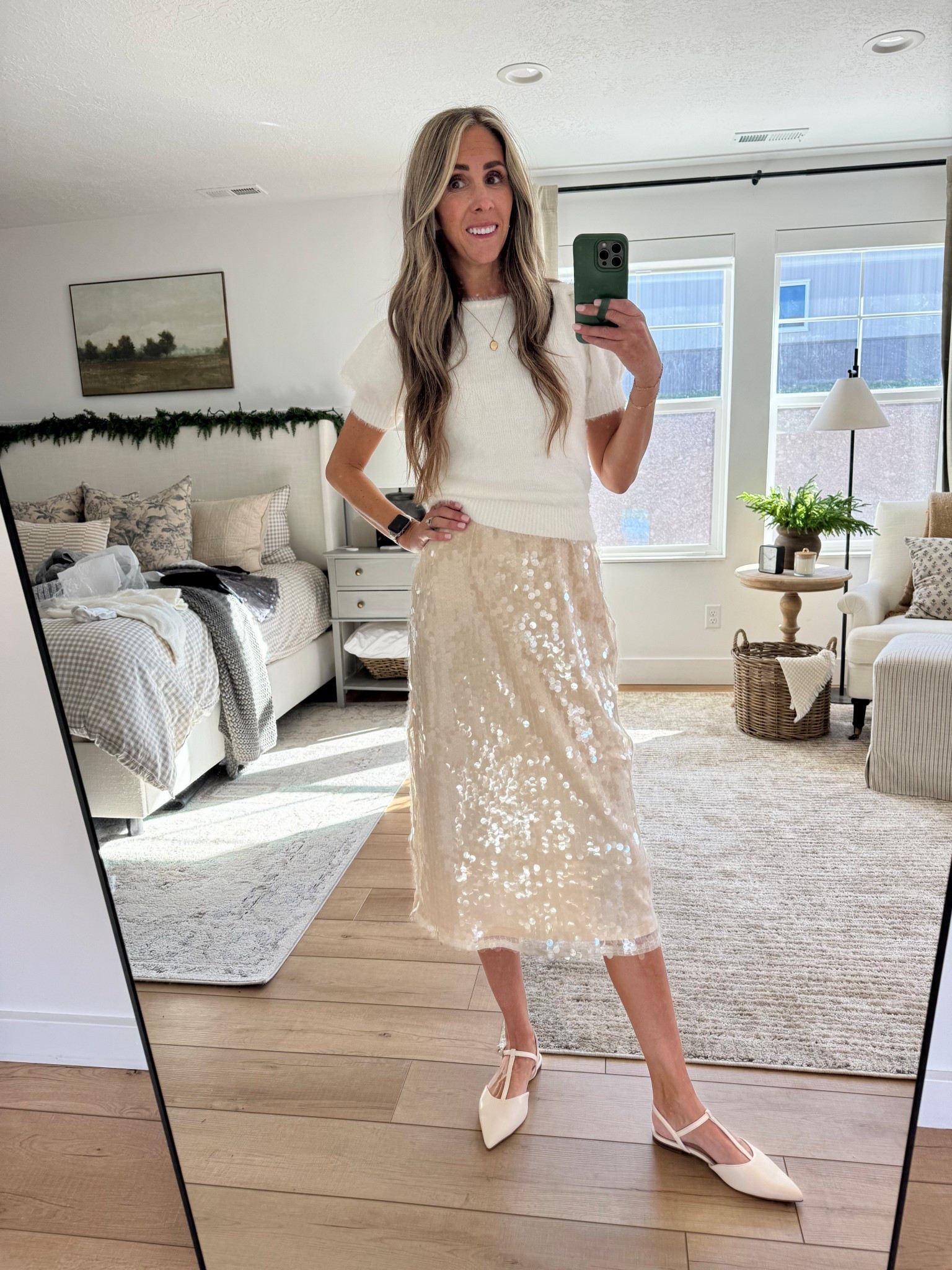 This sparkly skirt is SO good!!!🤩

#LTKHoliday #LTKSeasonal