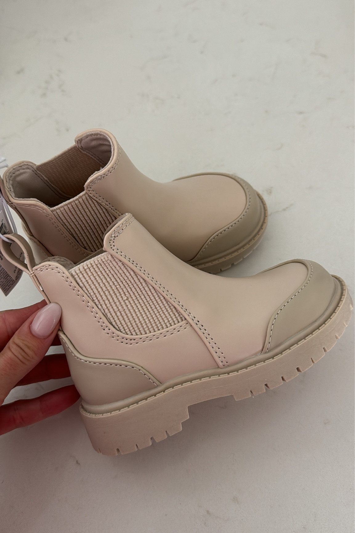 toddler shoes on sale at old navy! 👏🏼