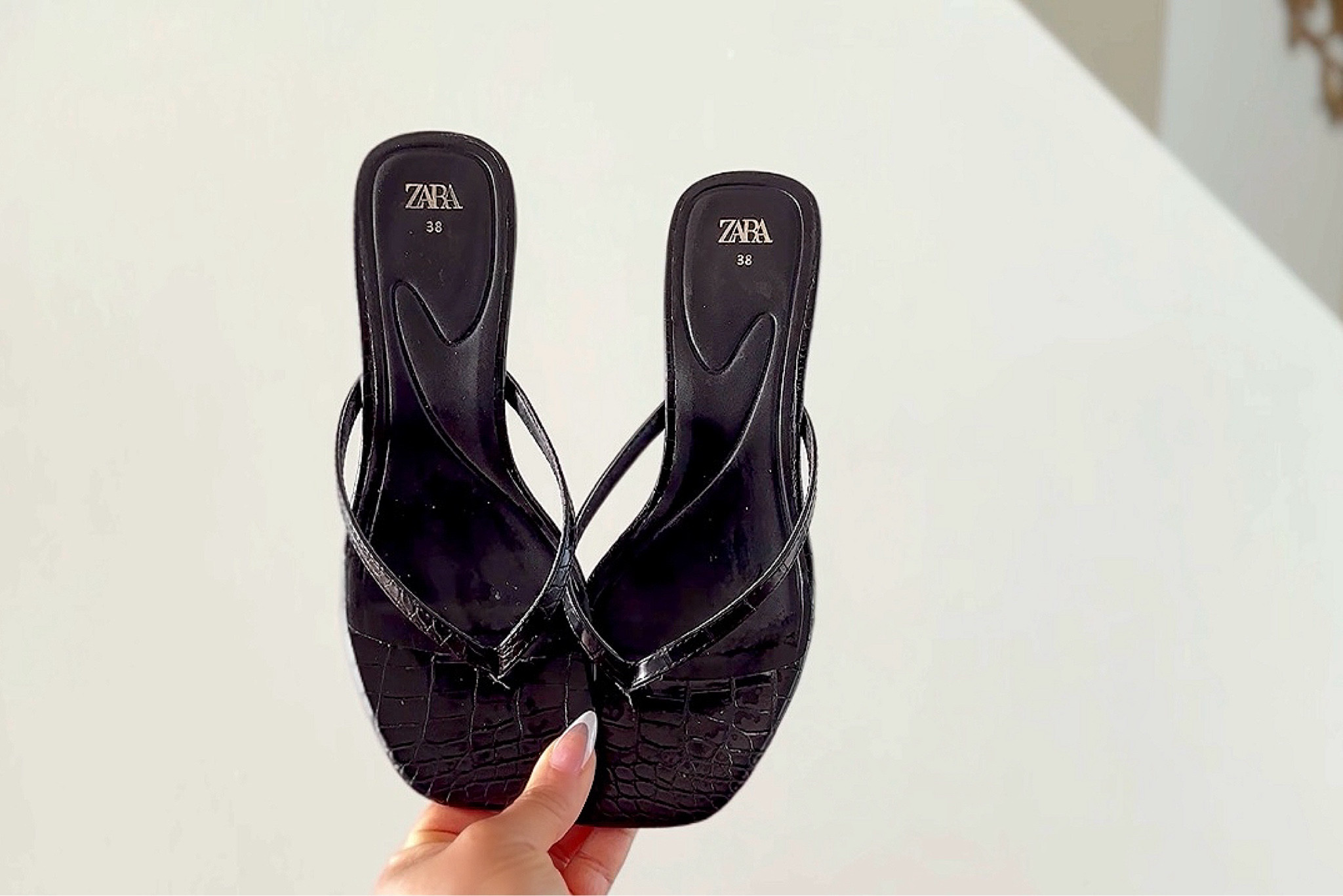 Comfortable Kitten heel sandals by Zara. Thin straps with toe post. Heel height: 1.6 inches (4 cm). I’m in love, I’m waiting to get it in different colors, Zara please do. 

#LTKFindsUnder100 #LTKShoeCrush #LTKStyleTip