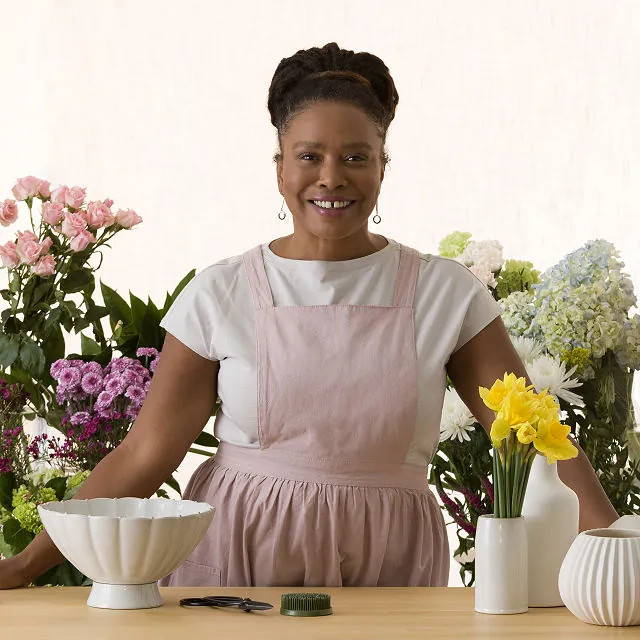 Stunning Study: Flower Arranging Subscription | UncommonGoods