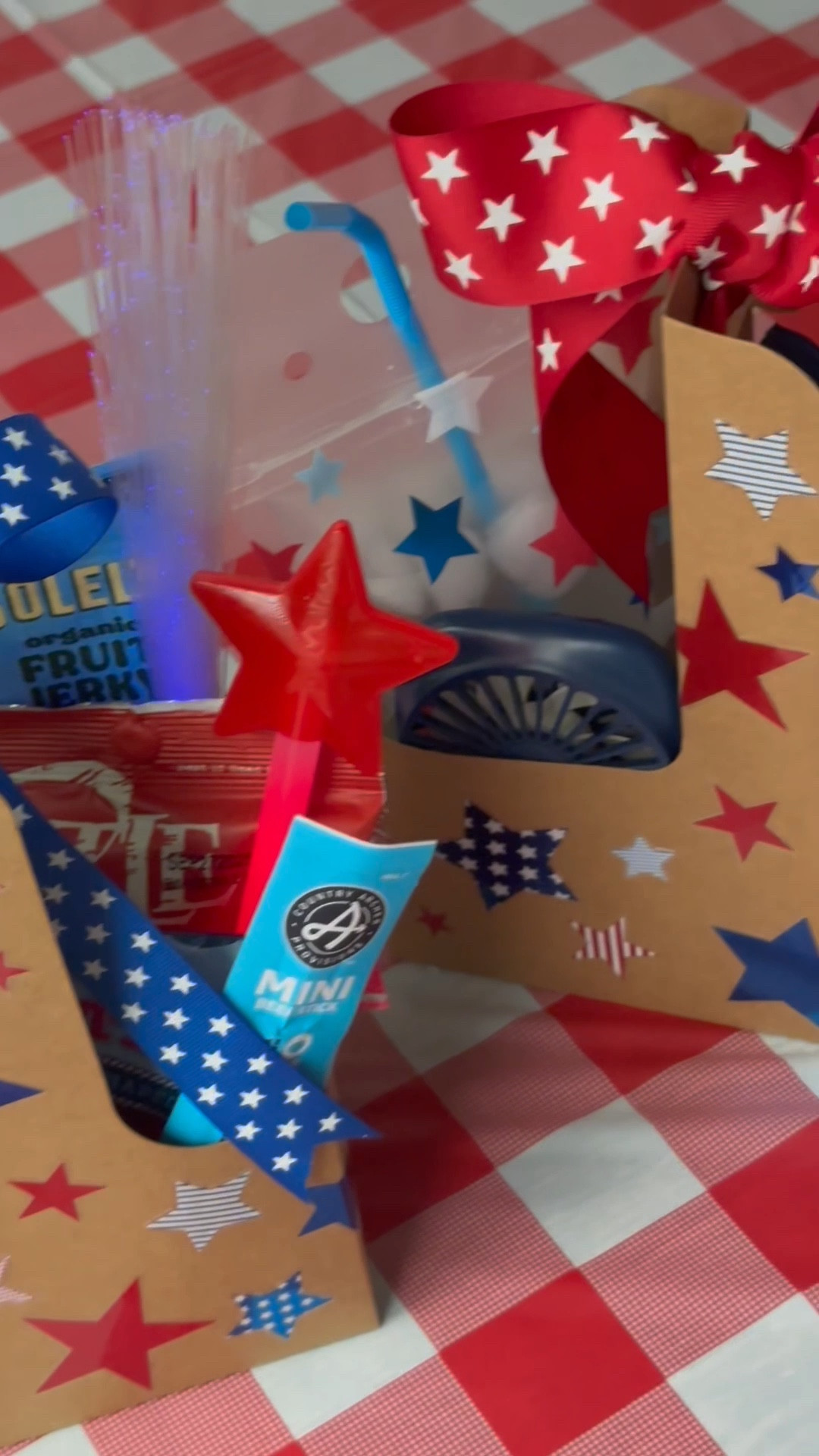 SNACKS ON THE GO 🇺🇸
This is the CUTEST way to take snacks on the go this Summer! And how fun are the drink pouches?! I LOVE this idea for an evening of fireworks and I even included some fun light up toys to take along!!! 🧨🎇 


#LTKFamily #LTKSummerEdit #LTKSeasonal