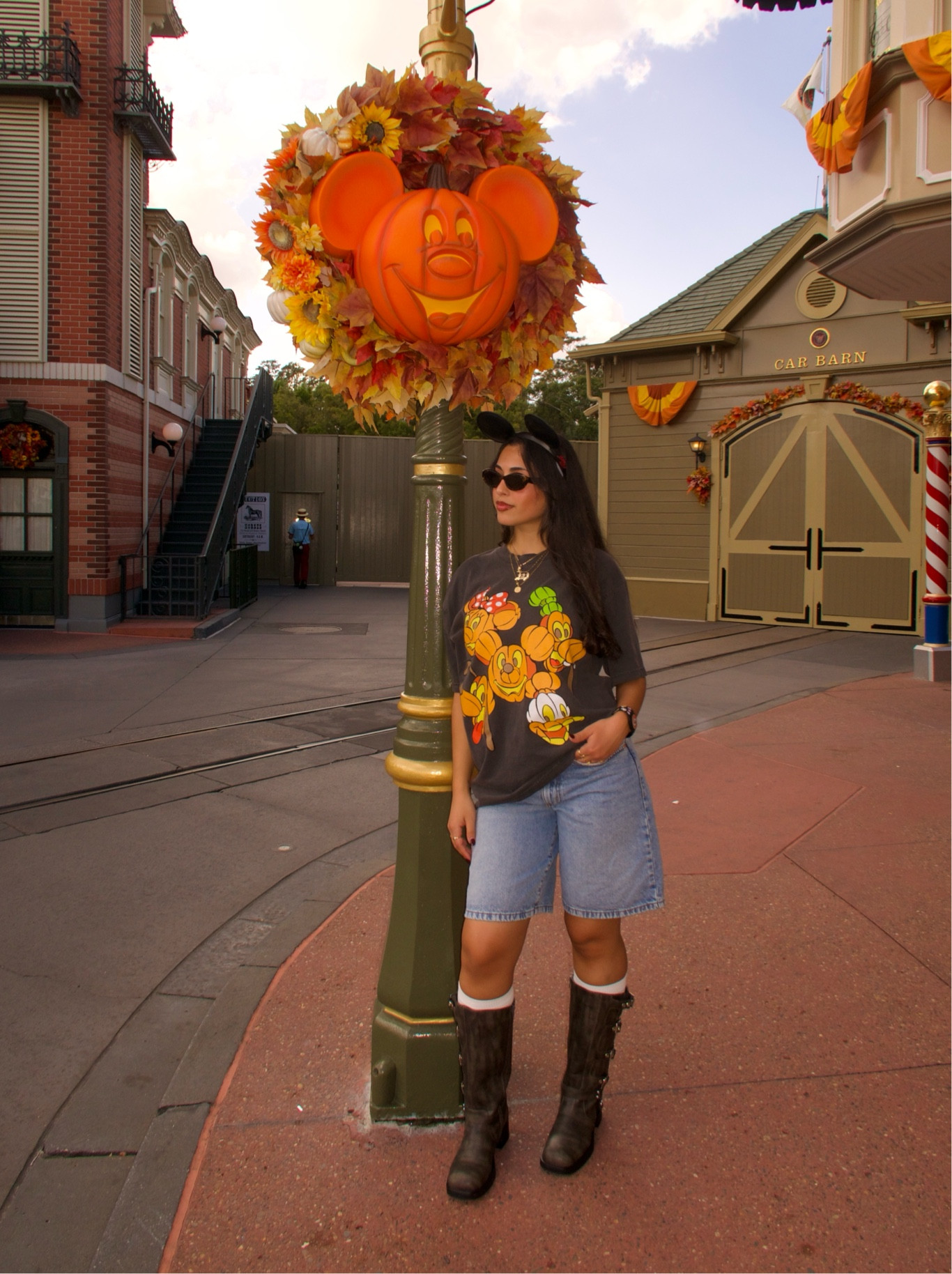 🎃🎃🎃
Halloween shirt is from rope drop threads 🤎