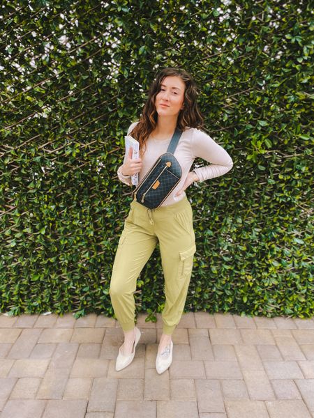 Books & belt bags are my everyday essentials. These are my fave cargo joggers so comfy and $30

Ps I like how we call them belt bags now when they’re clearly just Fanny packs we stopped wearing on our waists 😉

#LTKSeasonal #LTKstyletip #LTKunder50