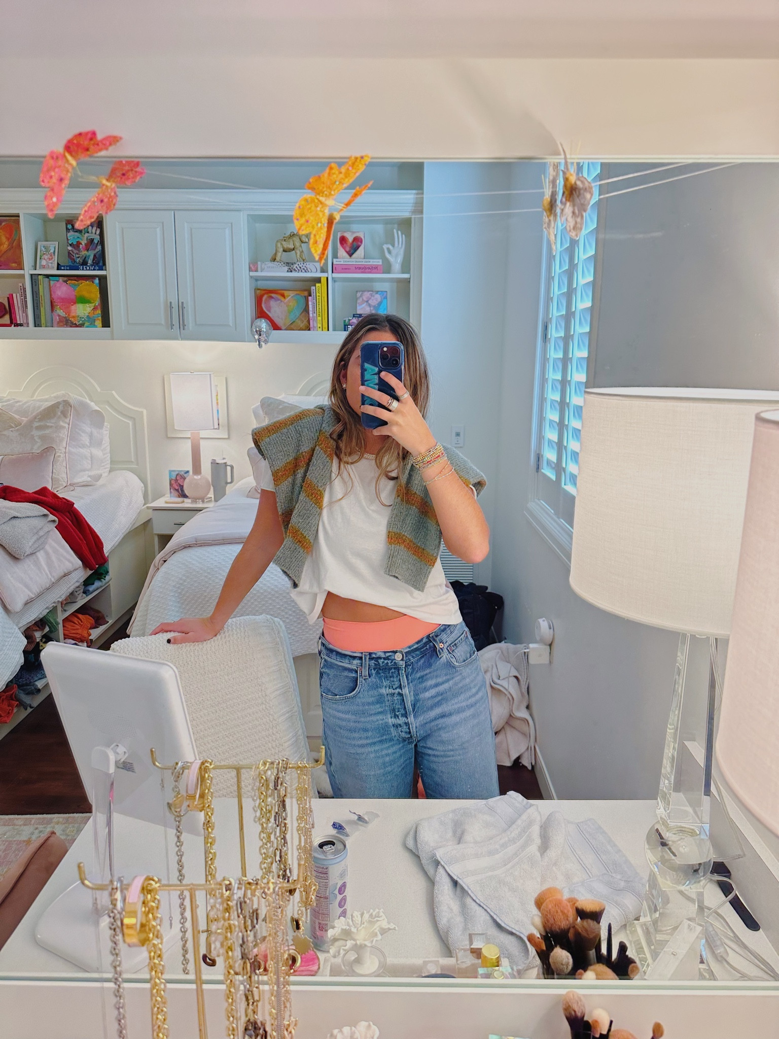 Monday comfy work fit… my room looks like it’s Monday too… 