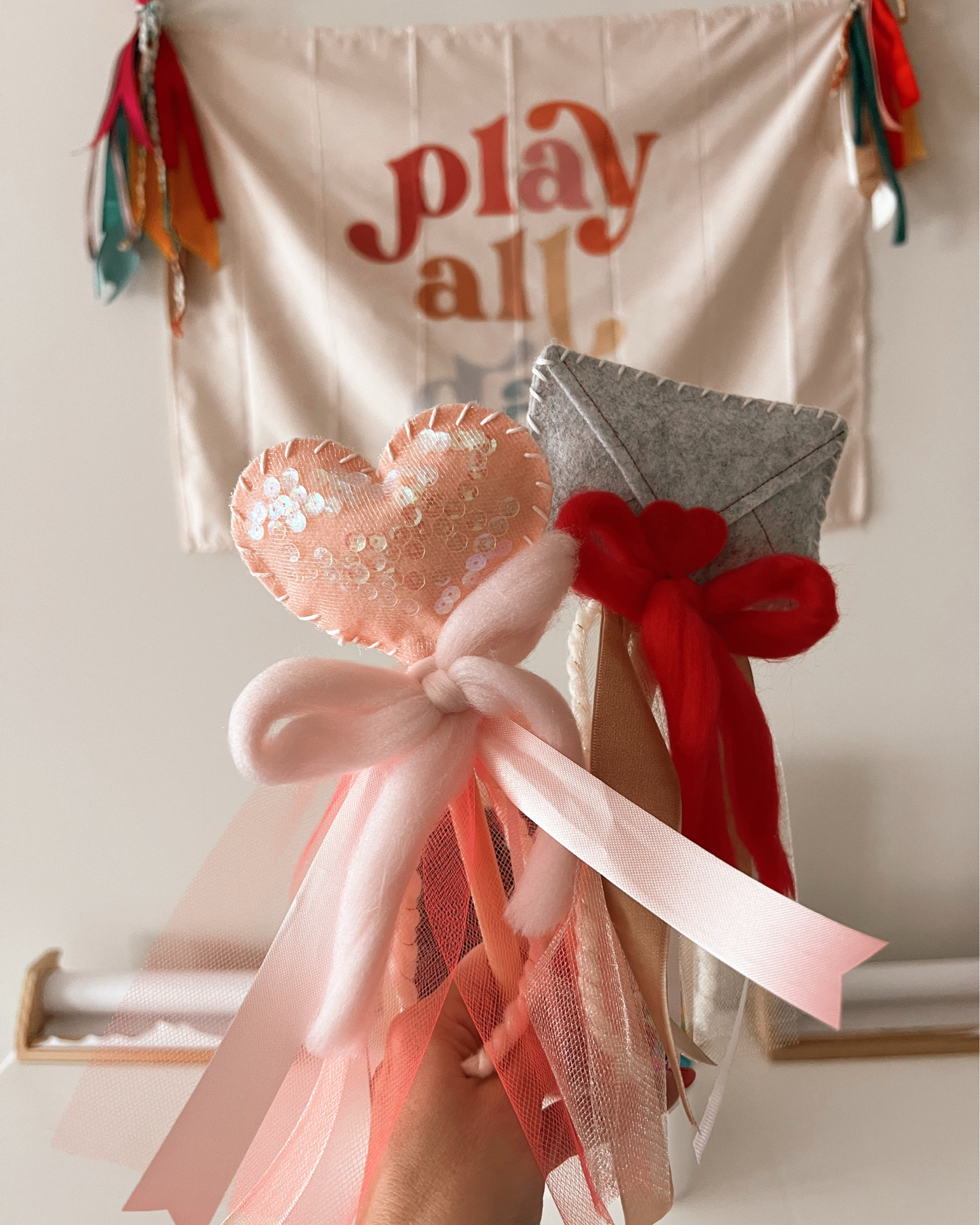 The perfect Valentine’s Day gift for your little: Valentine’s Day wands + DIY digital download for those that are crafty ✌🏼


#LTKSeasonal #LTKGiftGuide #LTKKids