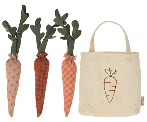 Carrots in Shopping Bag | MailegUSA