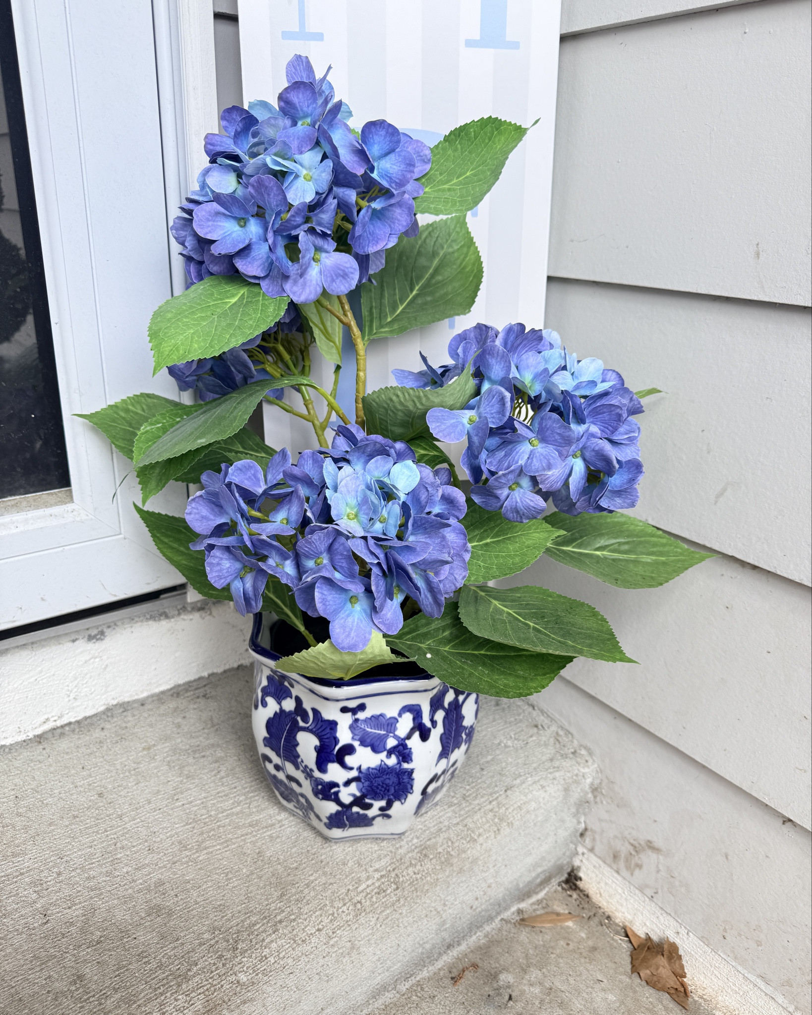 Love these faux hydrangeas!!!! They look gorgeous in my planters.  

#spring #Easter #decor

#LTKSeasonal #LTKHome