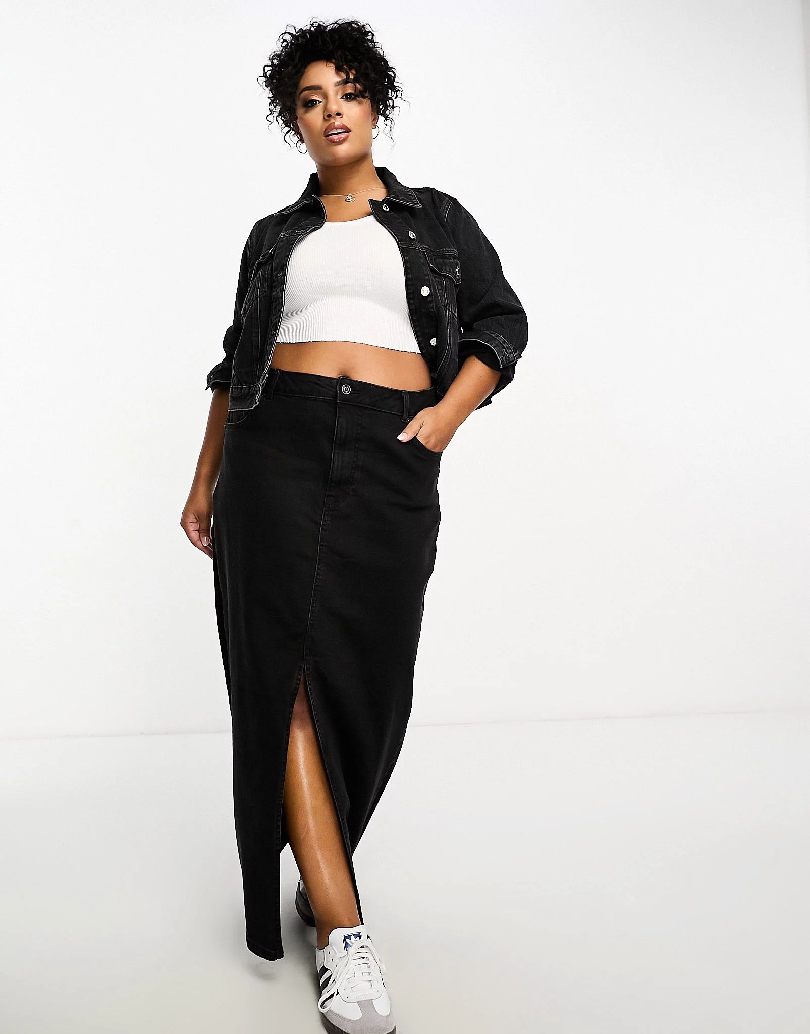 ASOS DESIGN Curve denim maxi skirt with split hem in washed black | ASOS | ASOS (Global)