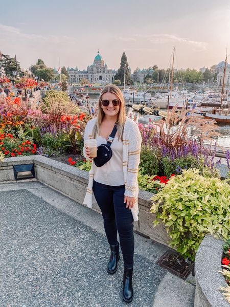 The most beautiful city🇨🇦 wish I could take all of the amazing flowers home with me!