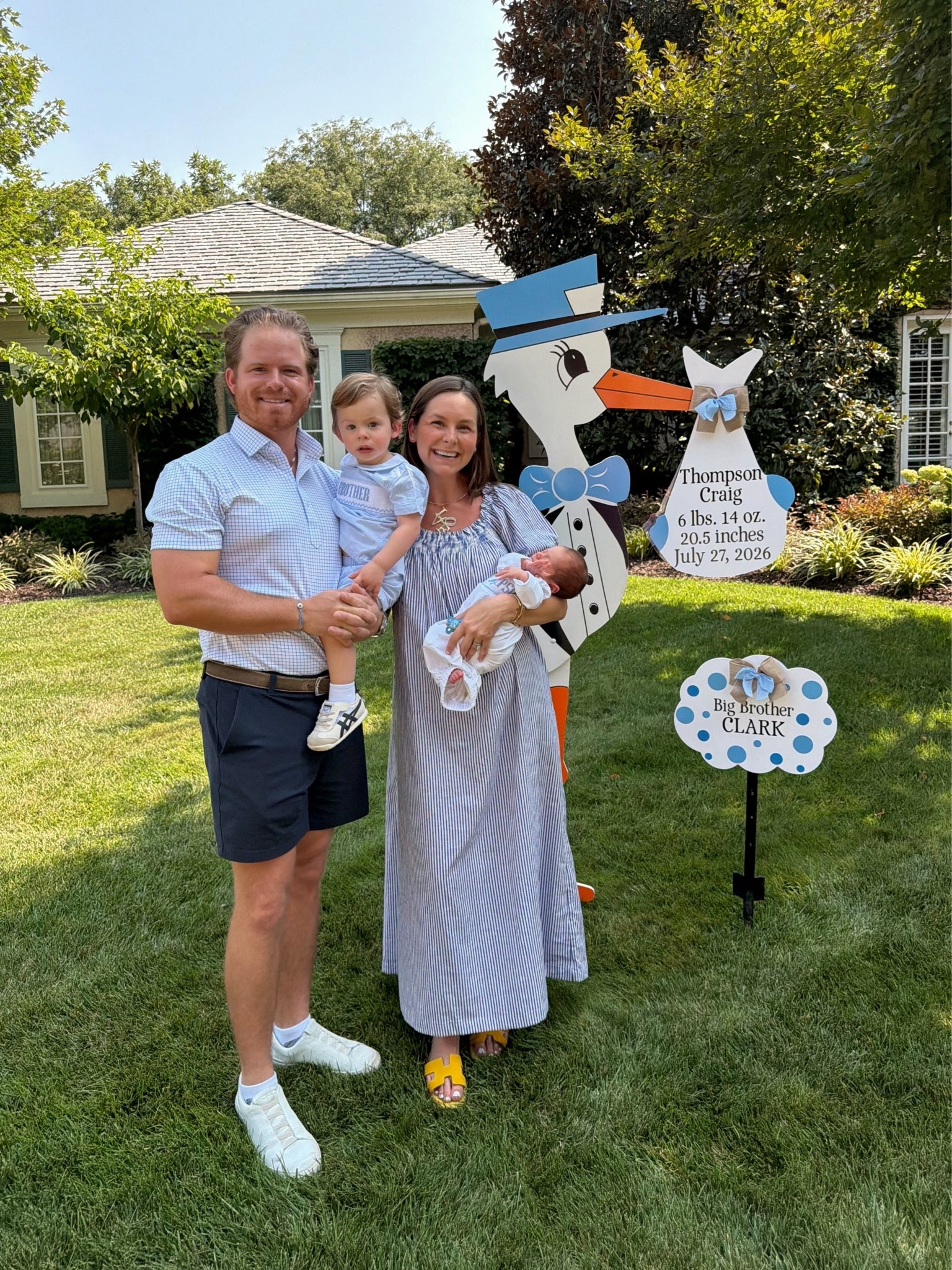 The MOST perfect postpartum & going home from the hospital dress! Comfy, nursing friendly, & comes with a sash for later on💙
