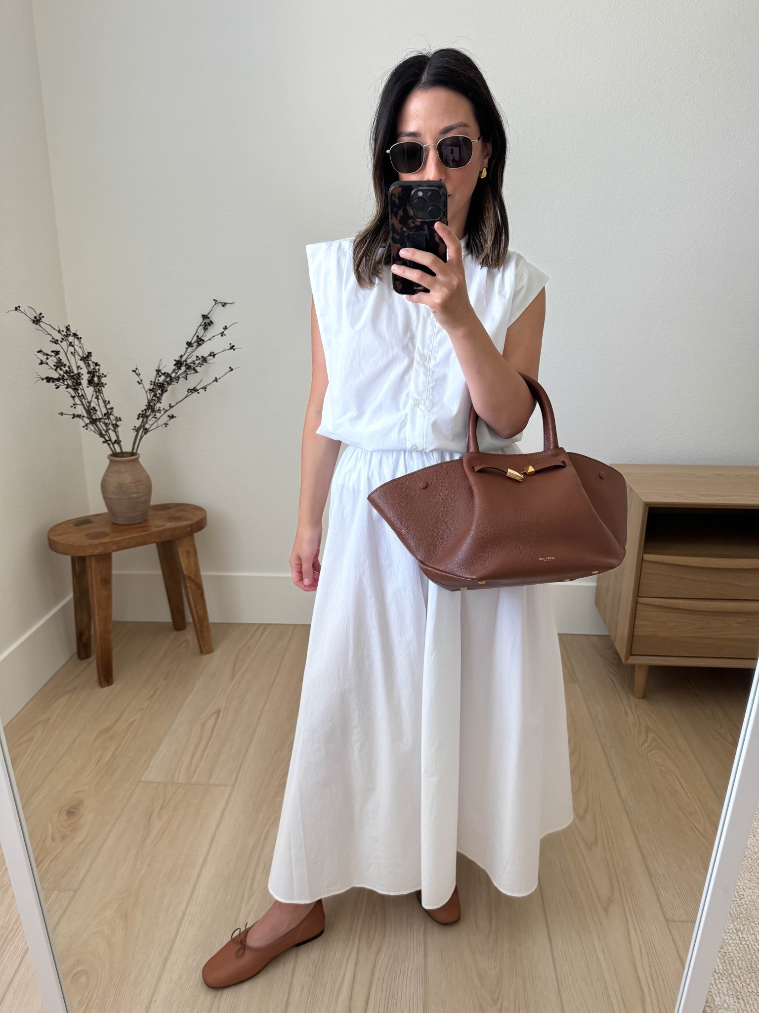 Simple summer outfit ideas. How to style a white poplin skirt in the summer

Banana Republic factory top xs (old, linked similar)
Madewell midi skirt xs (old, linked similar)
Everlane flats 5
DeMellier bag 
Le Specs sunglasses
J.Crew earrings

#LTKFindsUnder100 #LTKPetite #LTKItBag