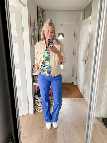 Outfits of the week

Cobalt blue trousers (je m’appelle, M/tall), a retro print top (King Louie, L) and a twill jacket (Norah, M) and white Nike sneakers. 



#LTKeurope #LTKstyletip #LTKworkwear