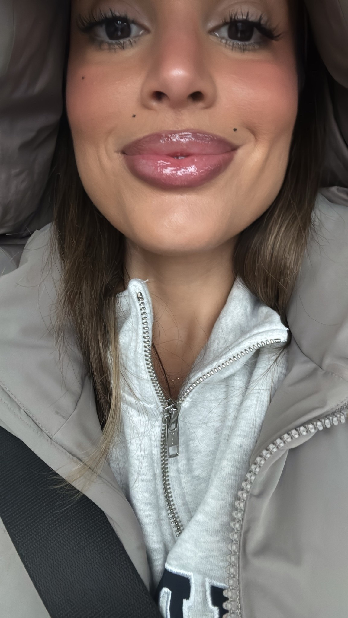 The best lip combo😍
Charlotte Tilbury- Iconic Nude
Dior - lip oil- Cherry