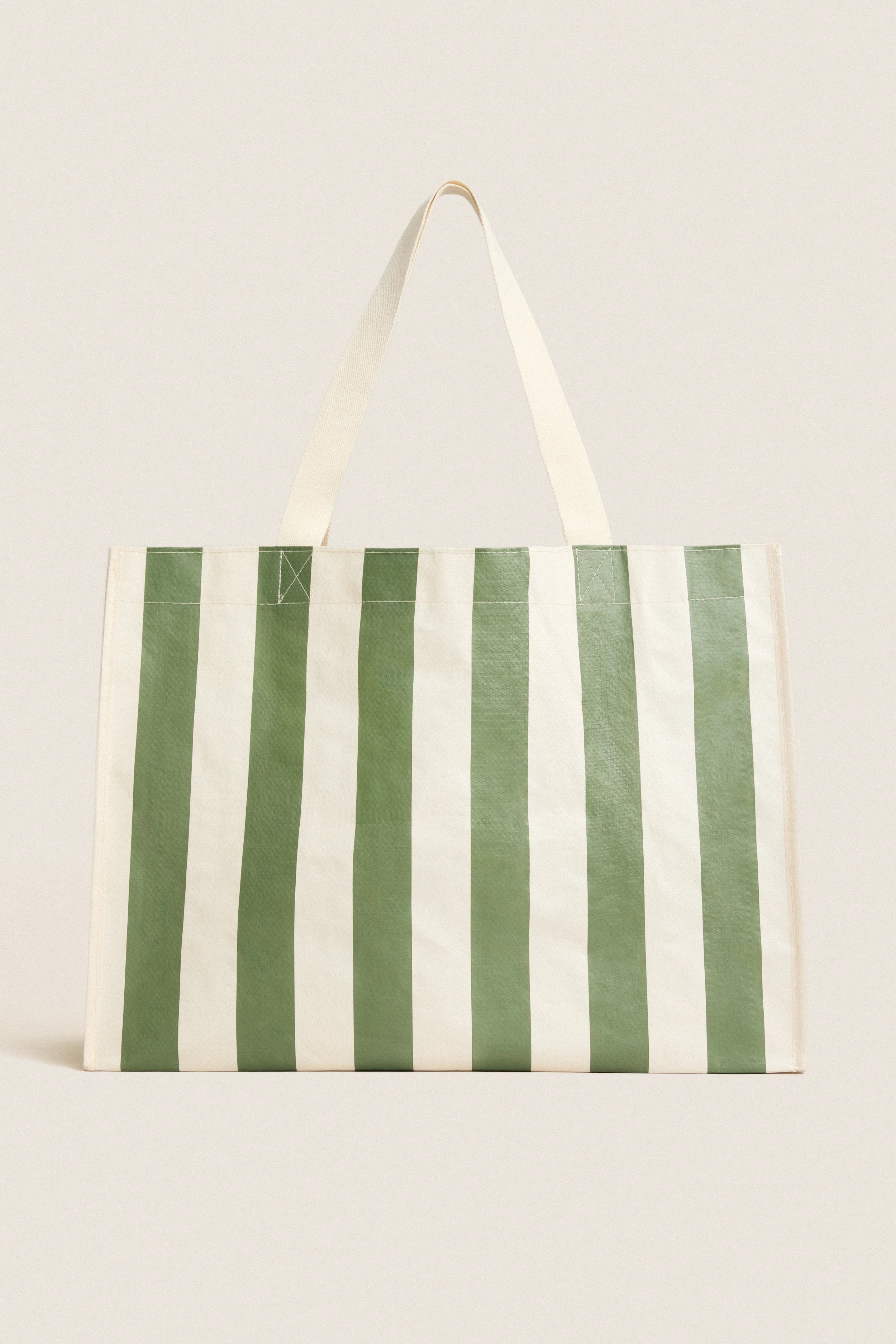 The Vacay Carryall Beach Bag | Tuckernuck (US)