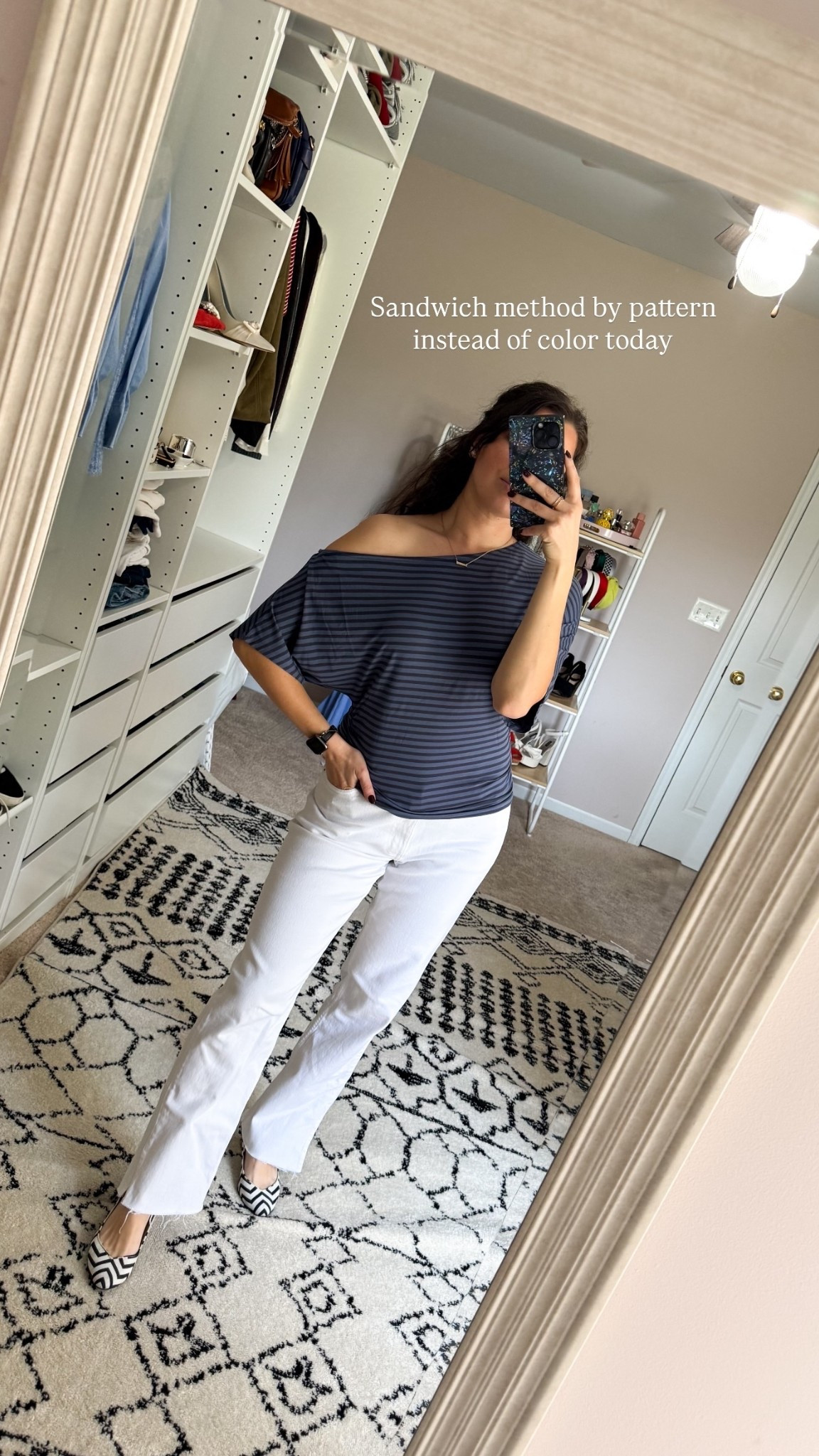 Sandwich method by pattern instead of color today - linking one shoulder top 

#LTKootd