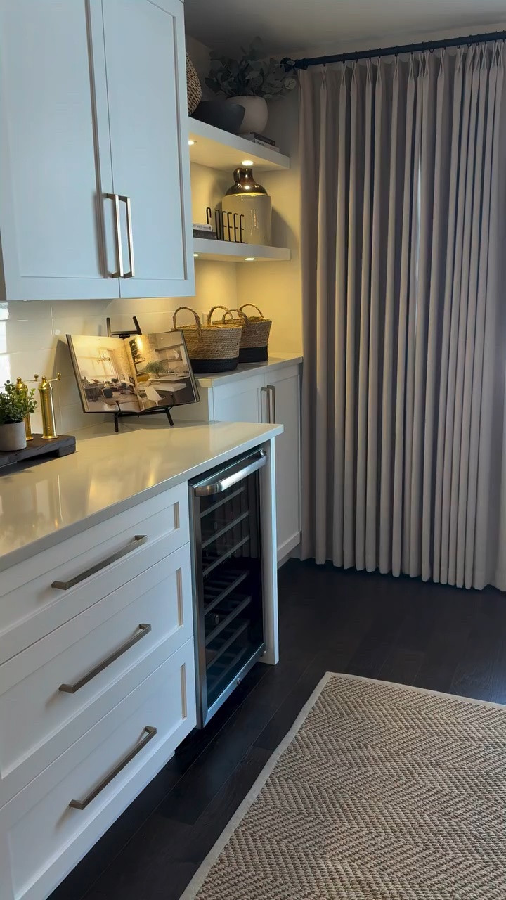 Kitchen styling is about more than making a space look beautiful—it’s about creating balance, warmth, and intention.

When styling a kitchen, I always focus on three key elements:
✨ Natural textures to add warmth and character
✨ Neutral tones to create a timeless foundation
✨ Brass accents to bring in depth, contrast, and a touch of sophistication

The secret is layering materials that feel collected rather than perfectly matched. Think wood, stone, ceramics, linen, and warm metals working together to create a space that feels both elevated and lived in.

Which element is your favourite: wood, stone, or brass? Let me know below 👇

Follow @keirashomecollective for more timeless home styling tips and neutral home inspiration.

#KitchenStyling #NeutralHomeDecor #OrganicModernHome #InteriorStylingTips #HomeDecorInspiration